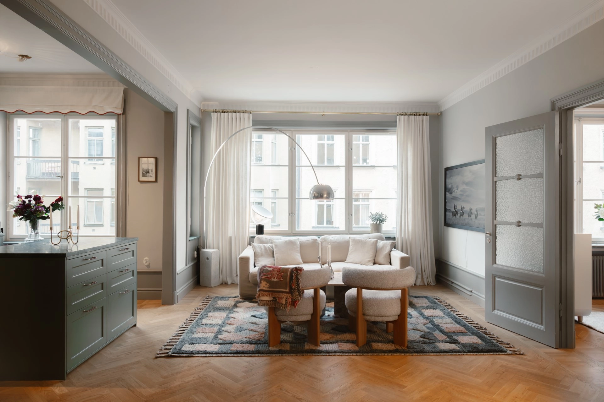 Stilfullt renoverad med vy mot Nybroviken – garage i föreningen!