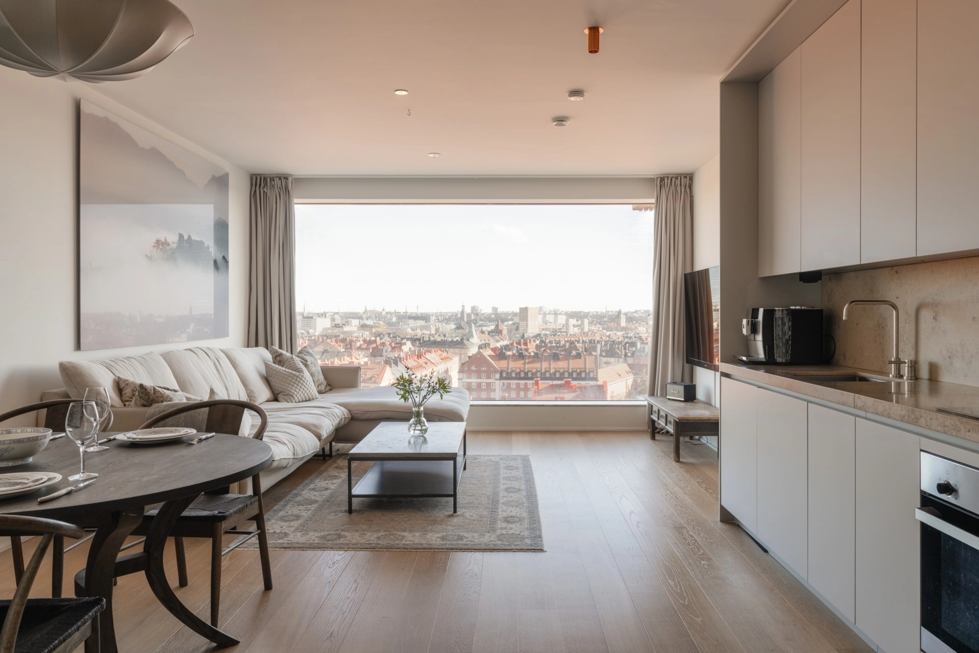 Sällan till salu – Tvåa på våning 14 med milsvid utsikt över Stockholm!