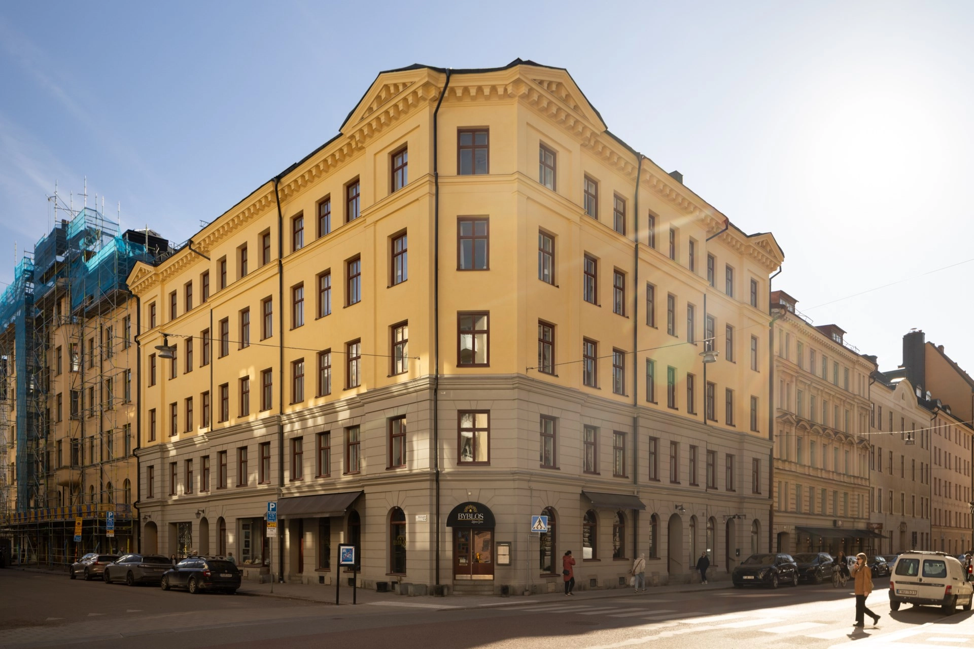 Sekelskiftesdröm med solig balkong på attraktiva Döbelnsgatan 79!