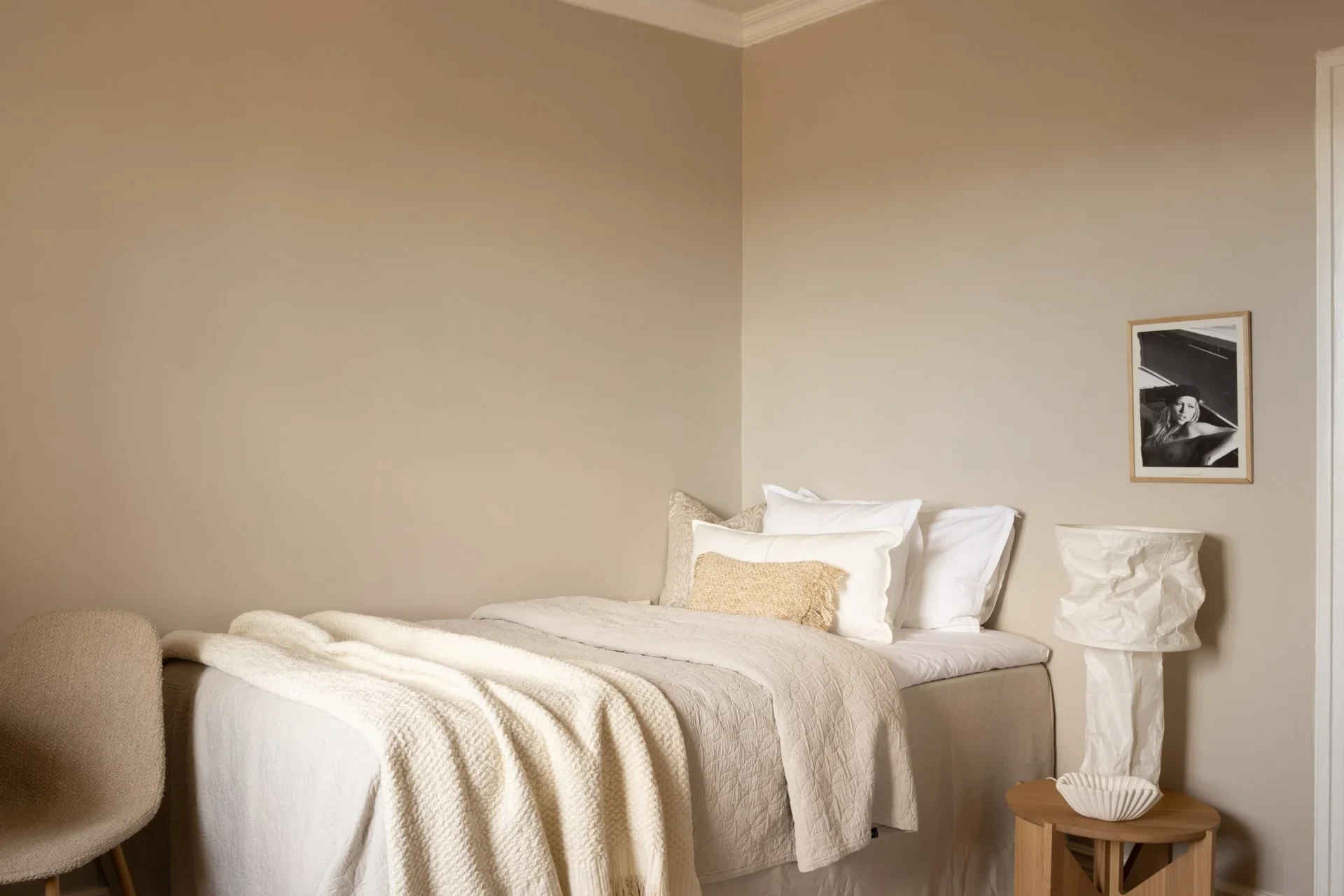 Stilfull etta högt upp med fiskbensparkett & exklusivt kök invid strandvägen!