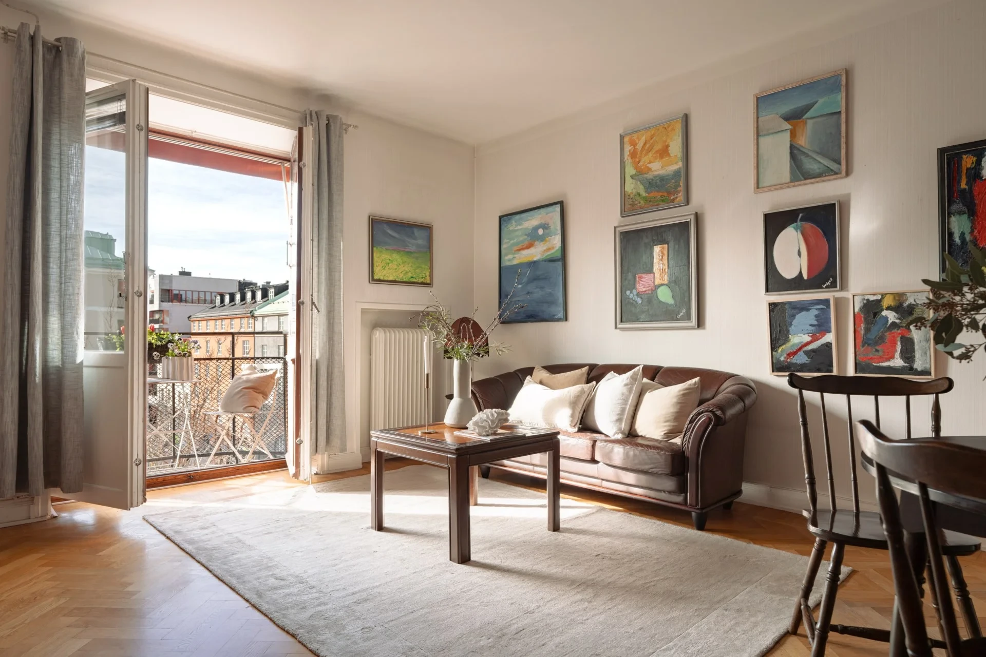 Skapa ditt drömhem – charmig 20-talstvåa med solig balkong!