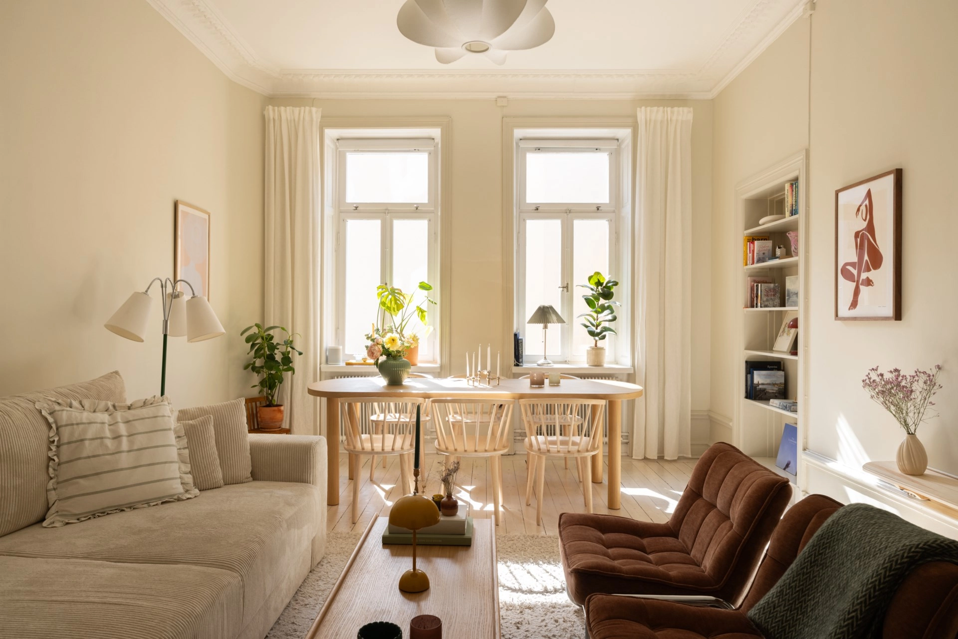 Sekelskiftesdröm med kakelugn, balkong i söder med sol från morgon till kväll!