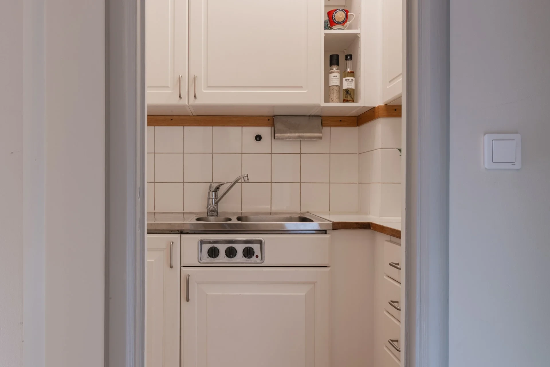 Elegant bostad med generös takhöjd i 20-tals fastighet!