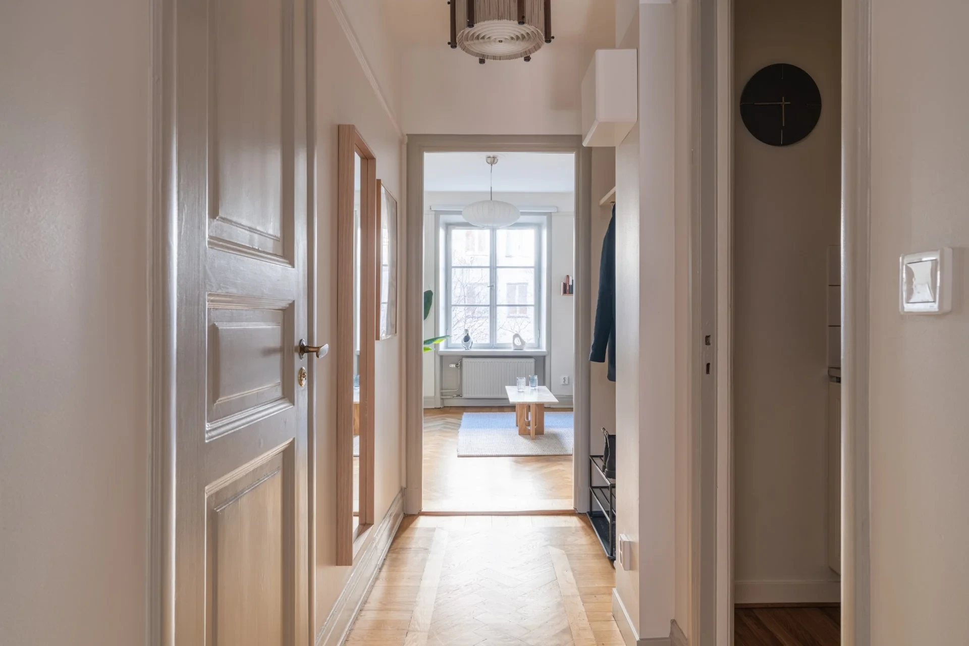 Elegant bostad med generös takhöjd i 20-tals fastighet!