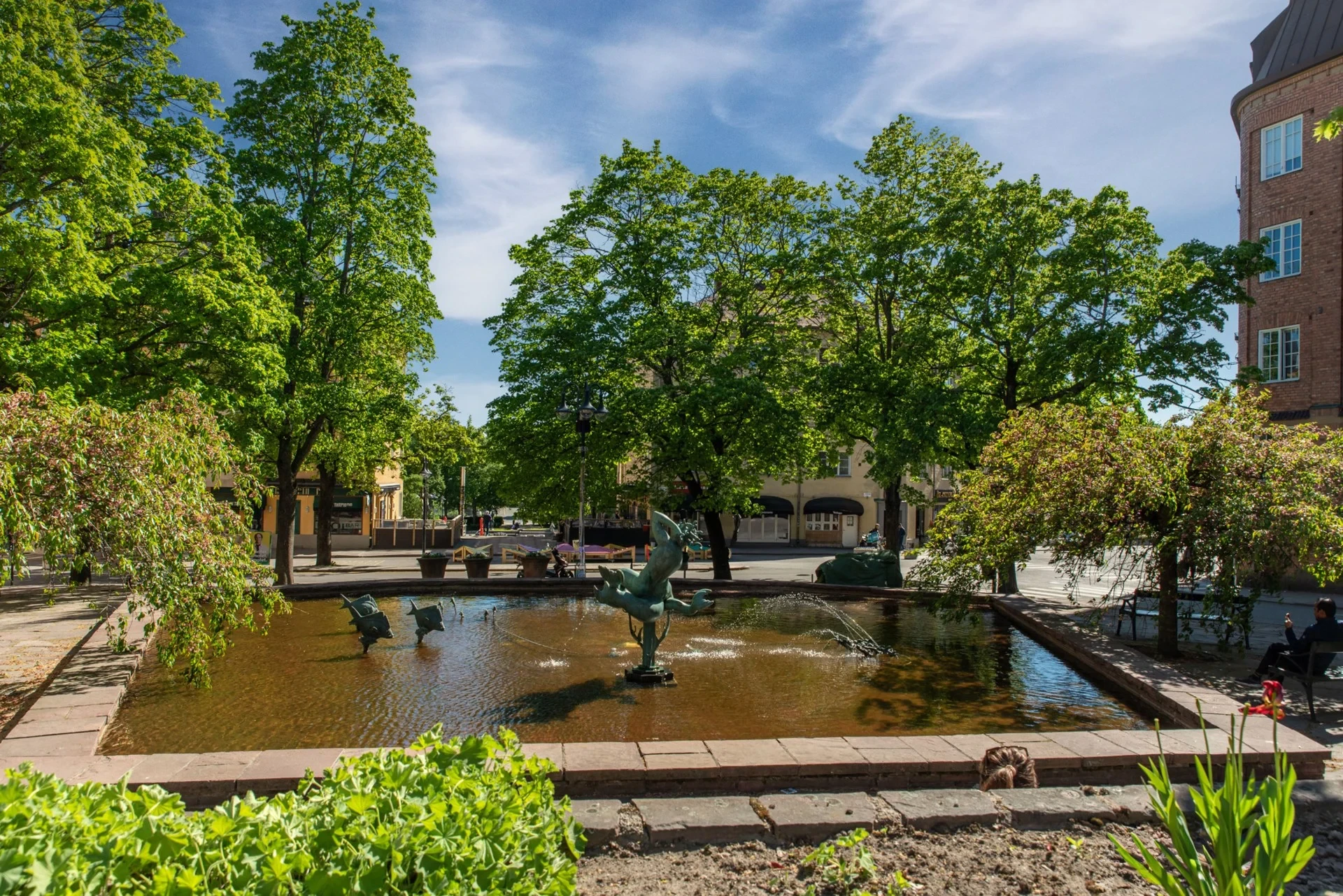 Perfekt etta med stor balkong på bästa läge i Solna!