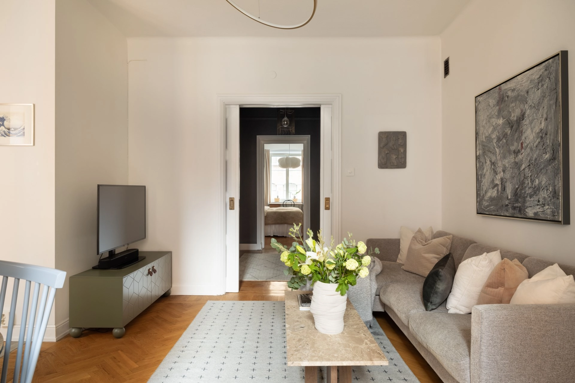 Tvåa med själ och karaktär – öppen spis & fiskbensparkett!