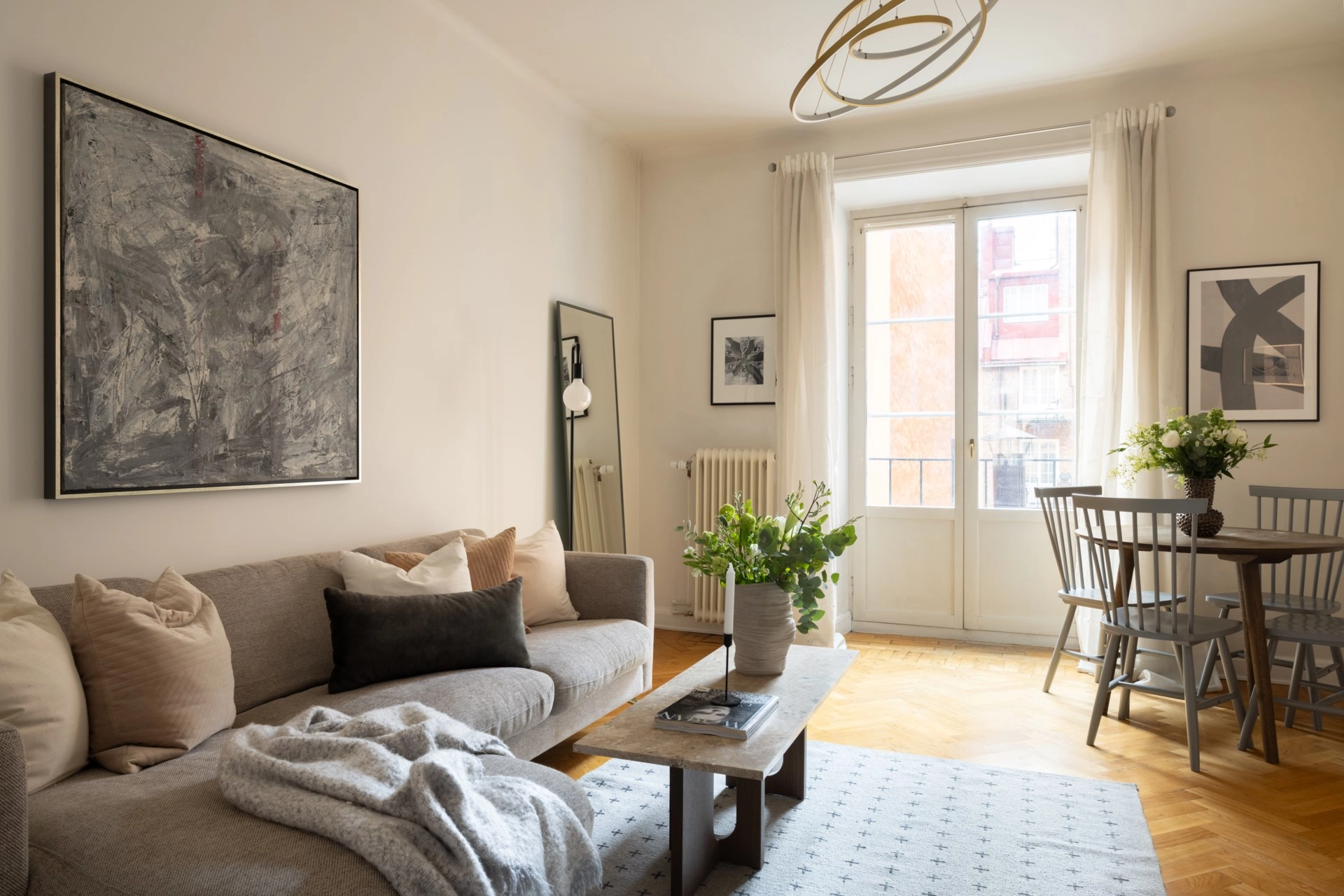 Tvåa med själ och karaktär – öppen spis & fiskbensparkett!