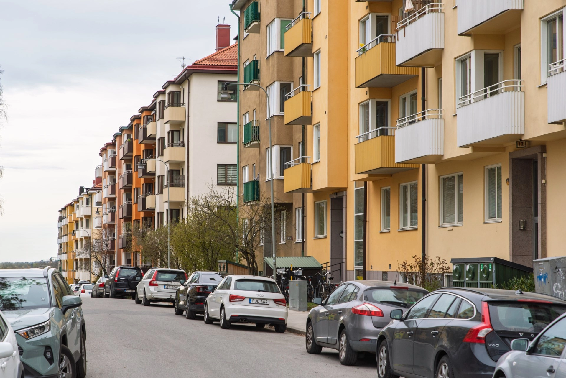 Fint renoverad etta med balkong och fint ljusinsläpp!
