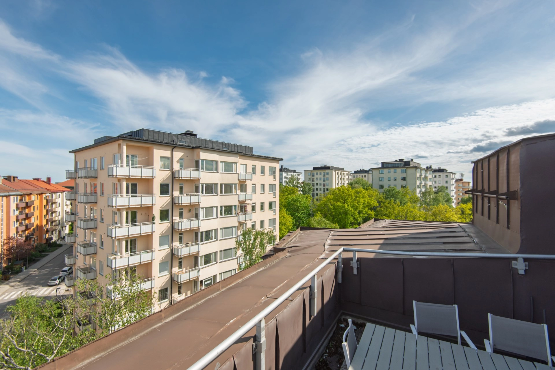 Fint renoverad etta med balkong och fint ljusinsläpp!