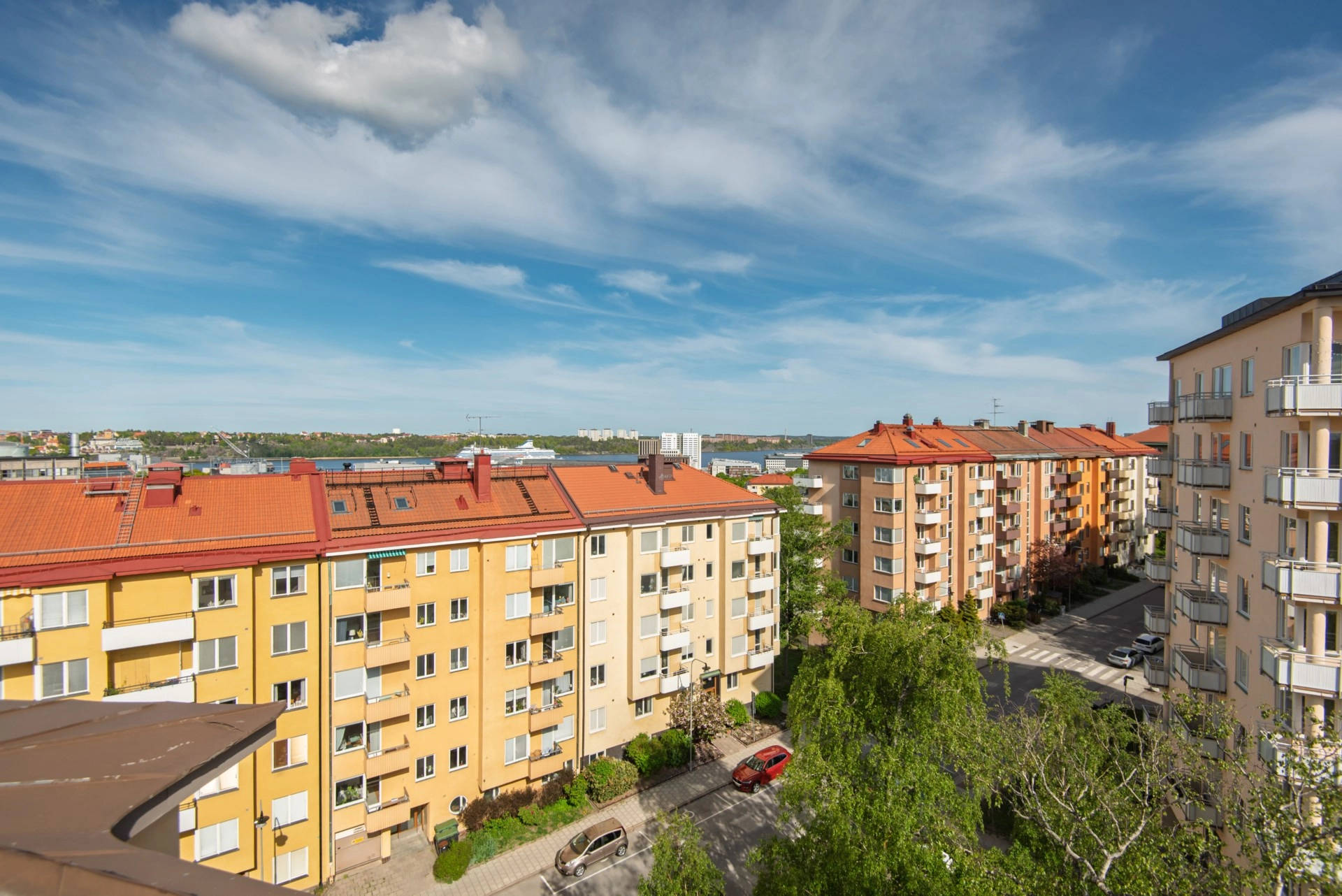 Fint renoverad etta med balkong och fint ljusinsläpp!