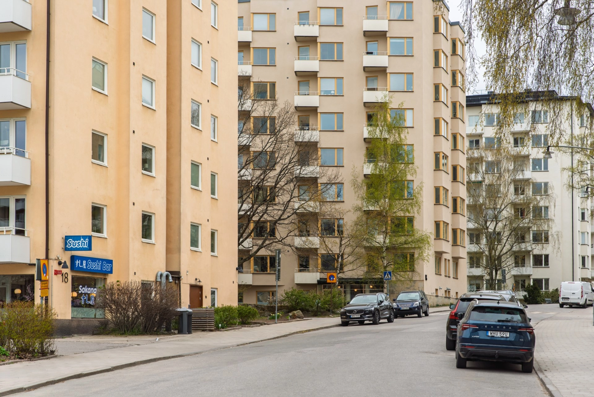 Fint renoverad etta med balkong och fint ljusinsläpp!