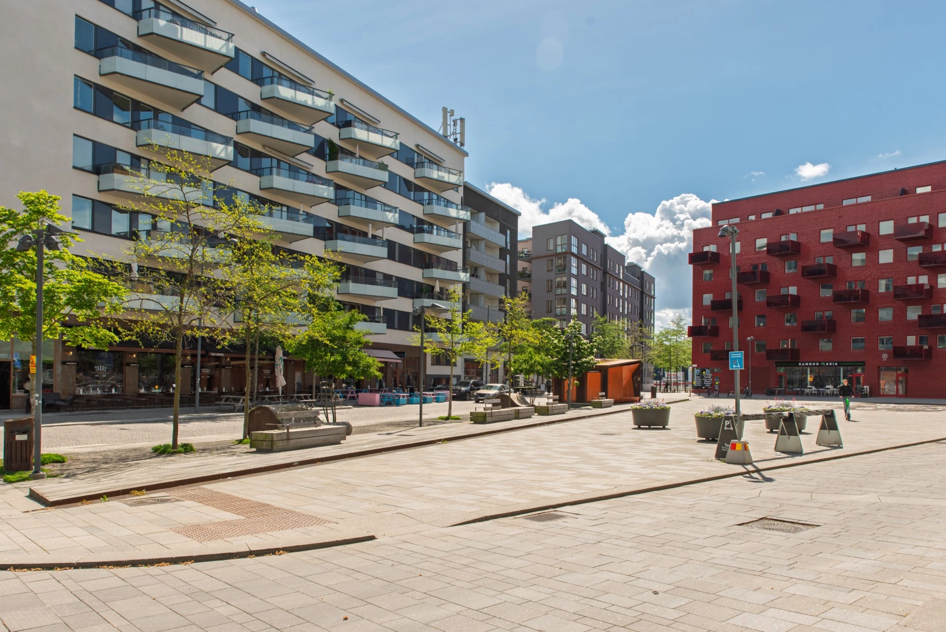 Stilfull tvåa med bevarad funkischarm och moderna bekvämligheter