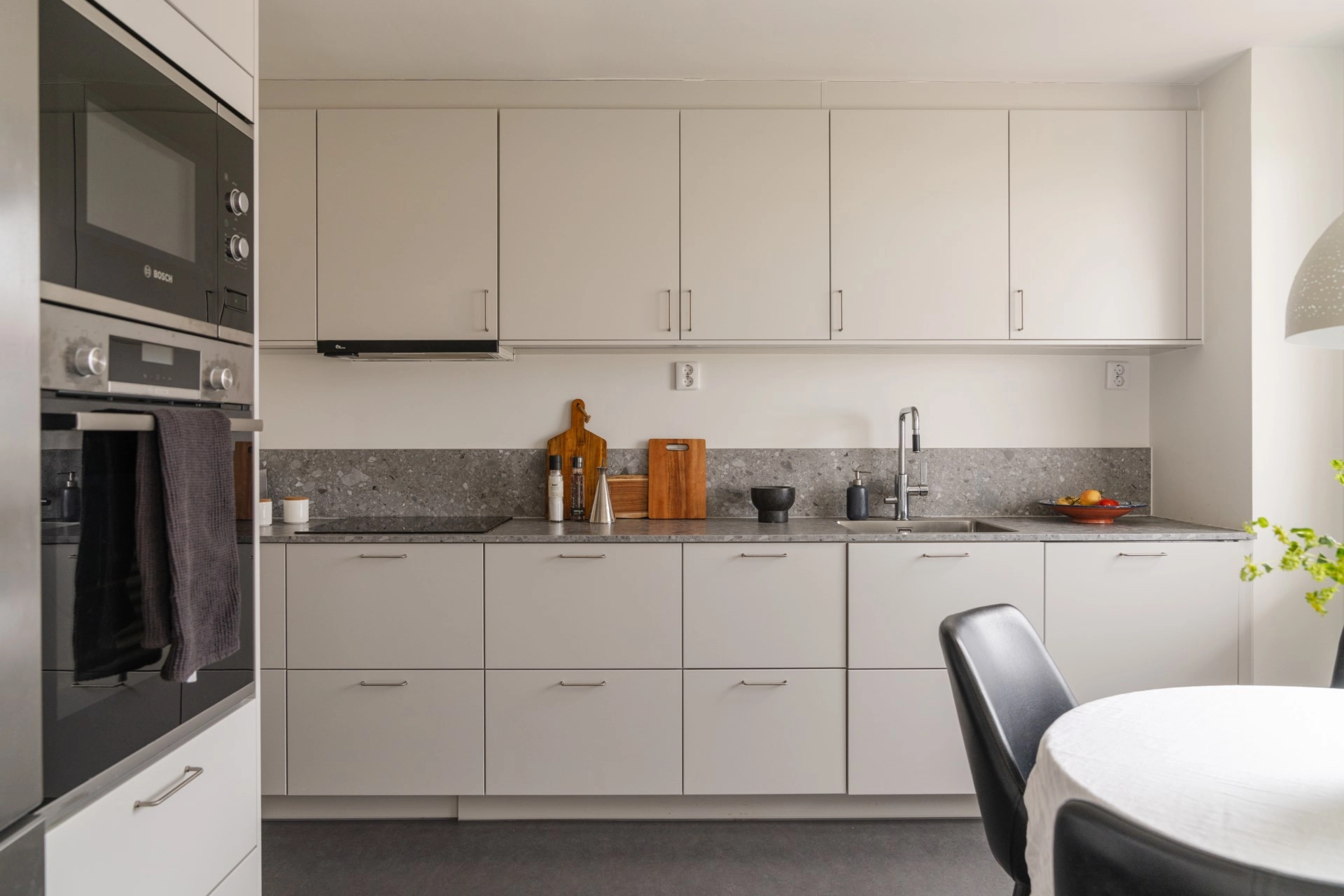 Drömboende i hjärtat av Birkastan – optimal trea med balkong i söderläge och garage!