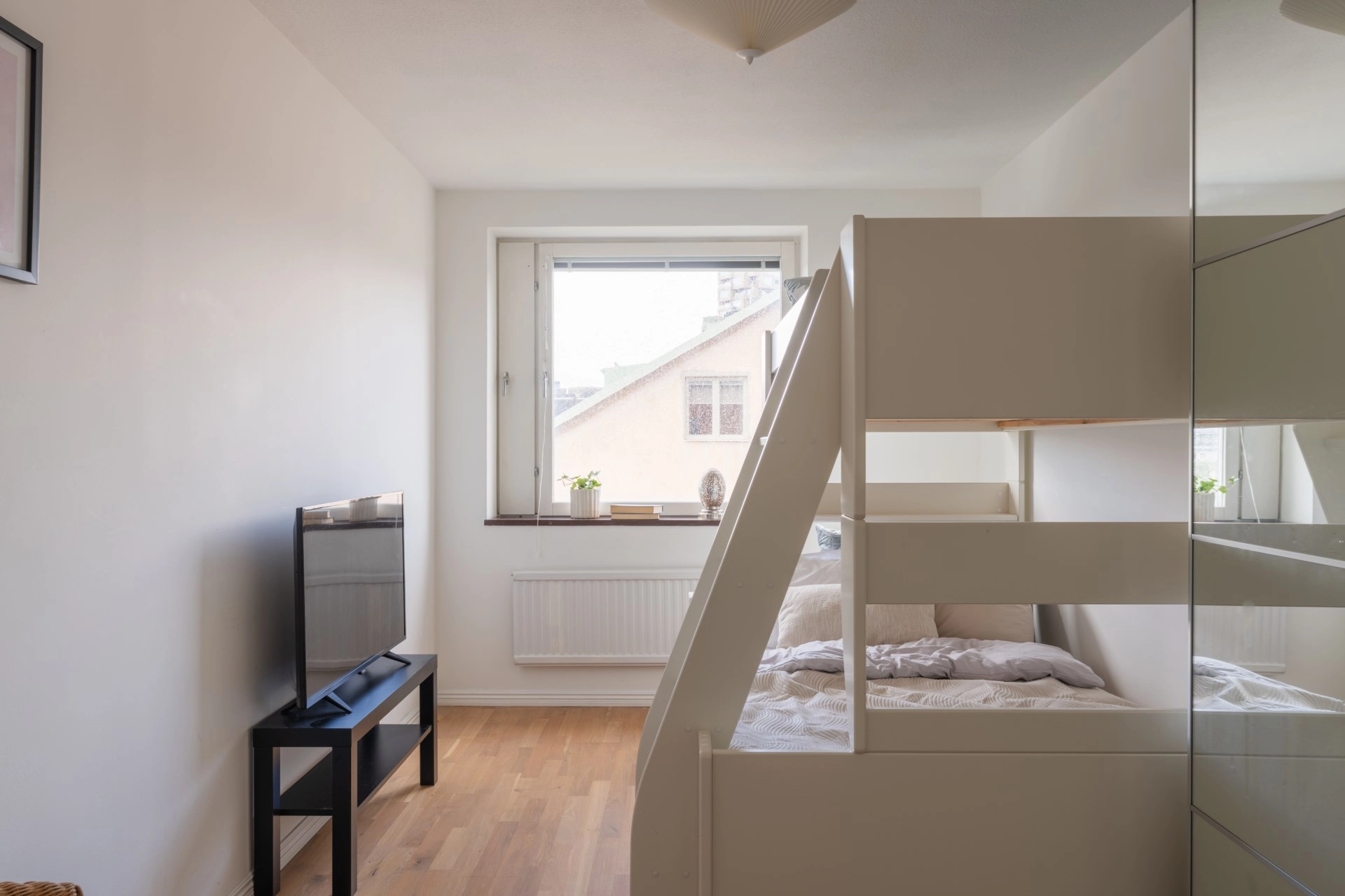 Drömboende i hjärtat av Birkastan – optimal trea med balkong i söderläge och garage!