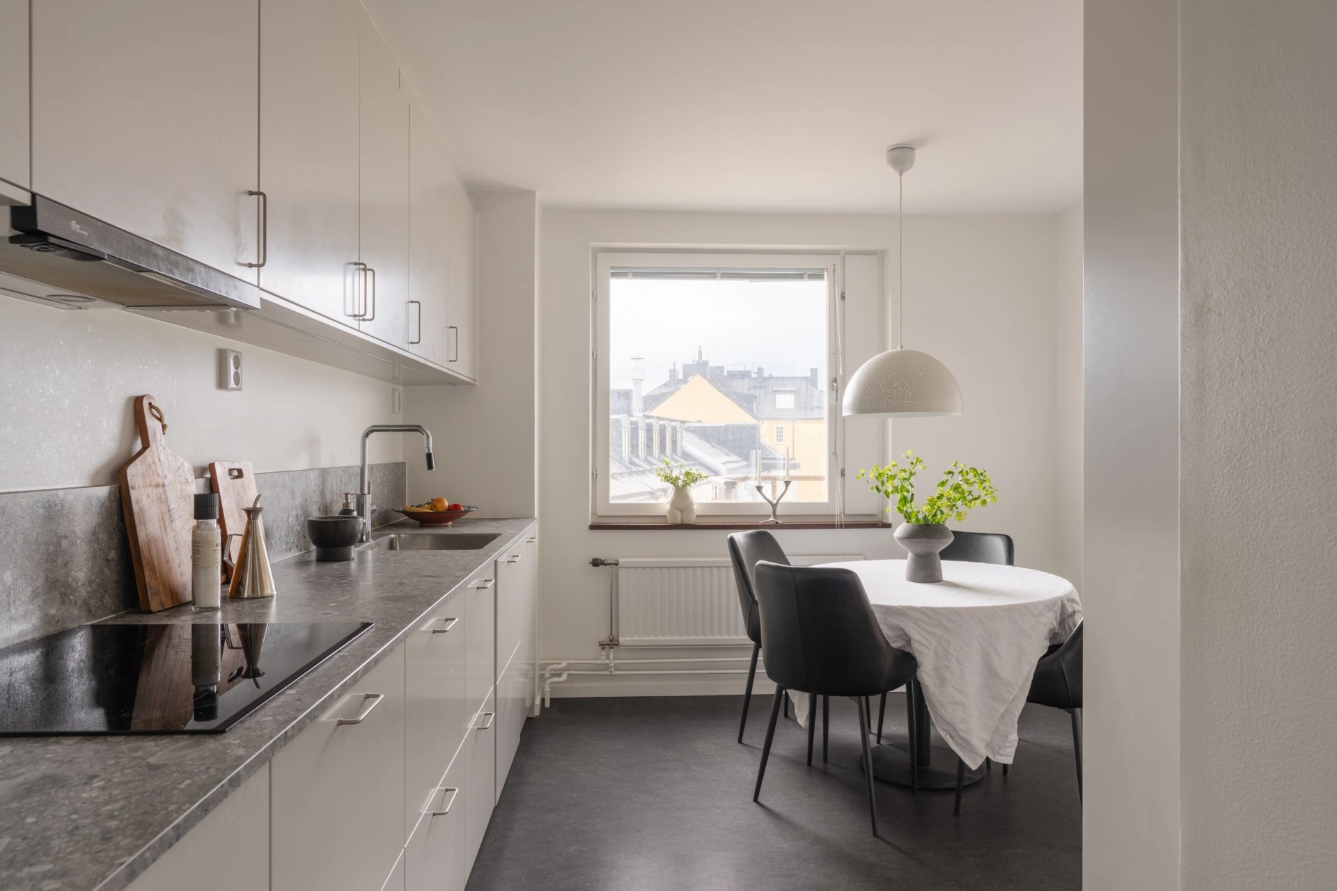 Drömboende i hjärtat av Birkastan – optimal trea med balkong i söderläge och garage!