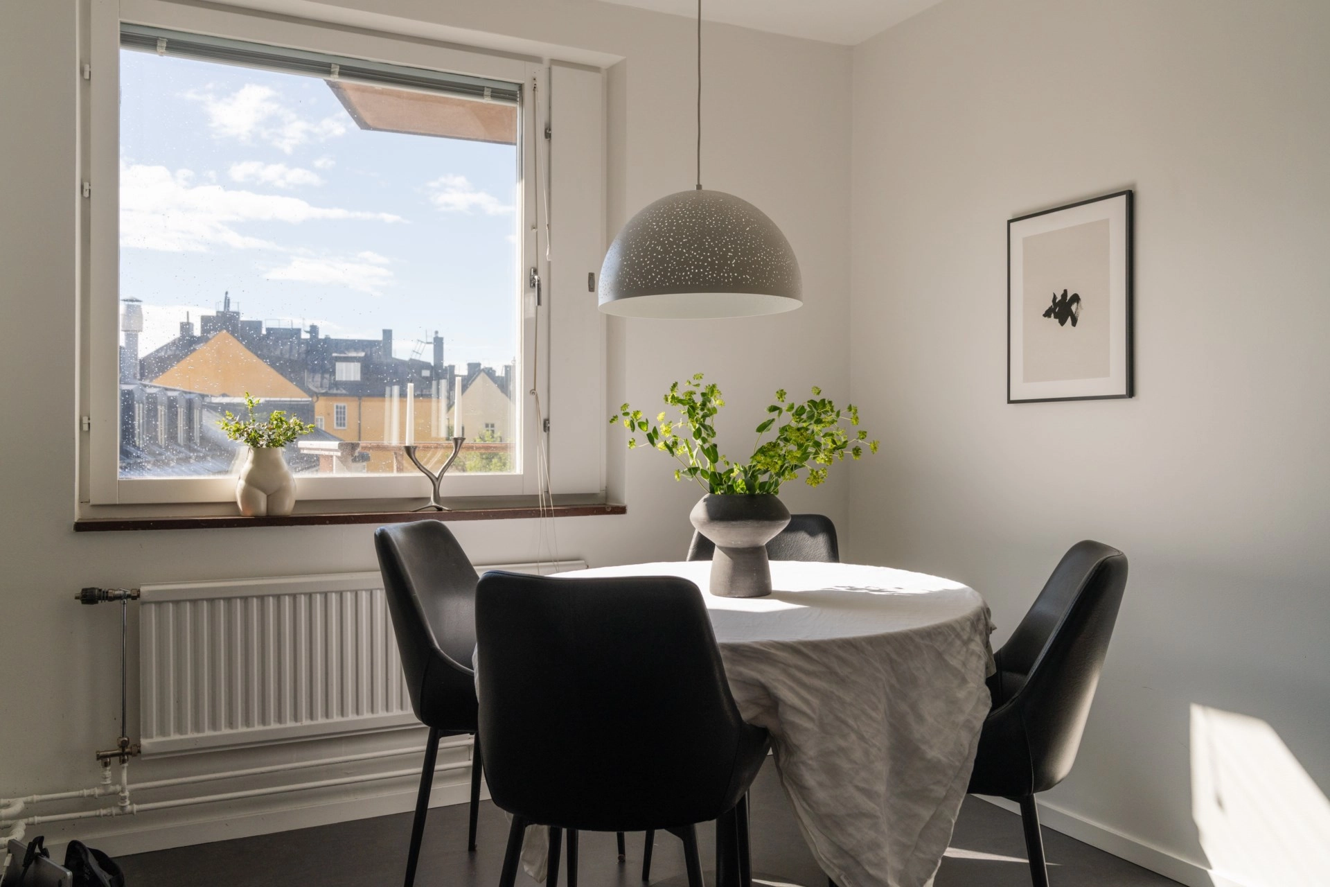 Drömboende i hjärtat av Birkastan – optimal trea med balkong i söderläge och garage!