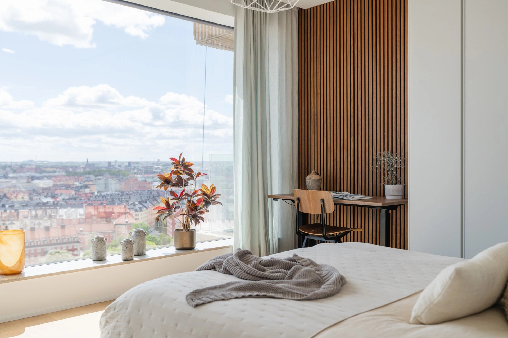 Våning 20 med söderterrass och utsikt över Stockholm!