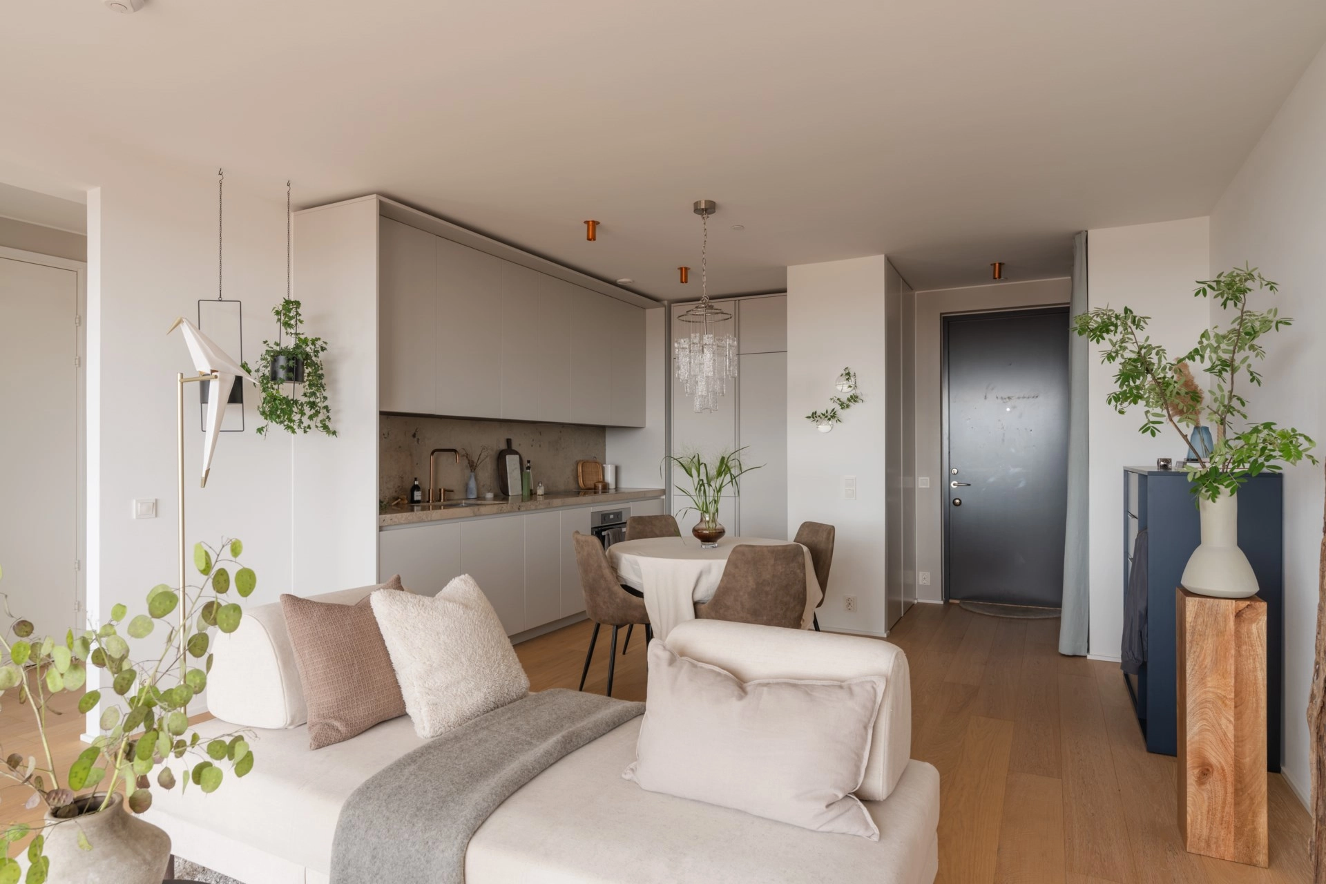 Våning 20 med söderterrass och utsikt över Stockholm!