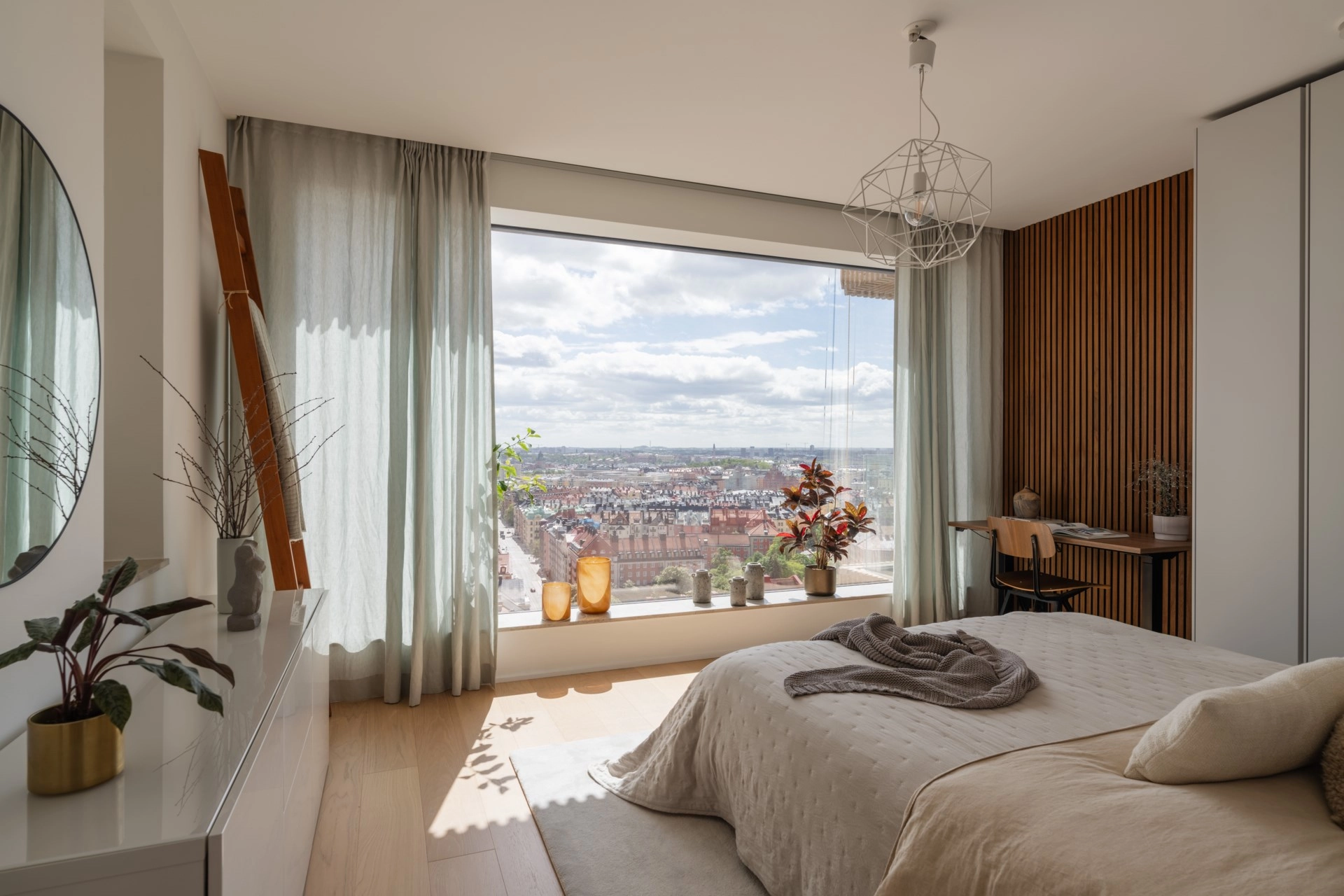 Våning 20 med söderterrass och utsikt över Stockholm!