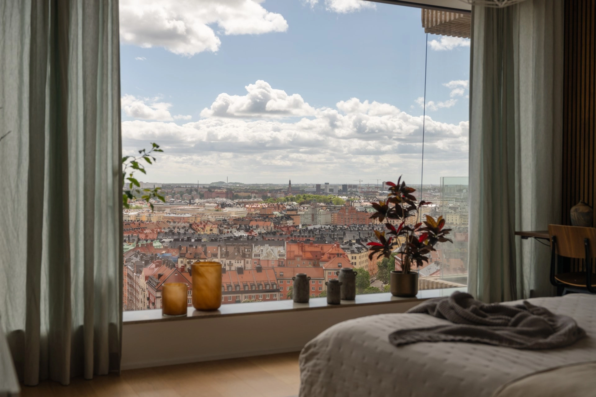 Våning 20 med söderterrass och utsikt över Stockholm!