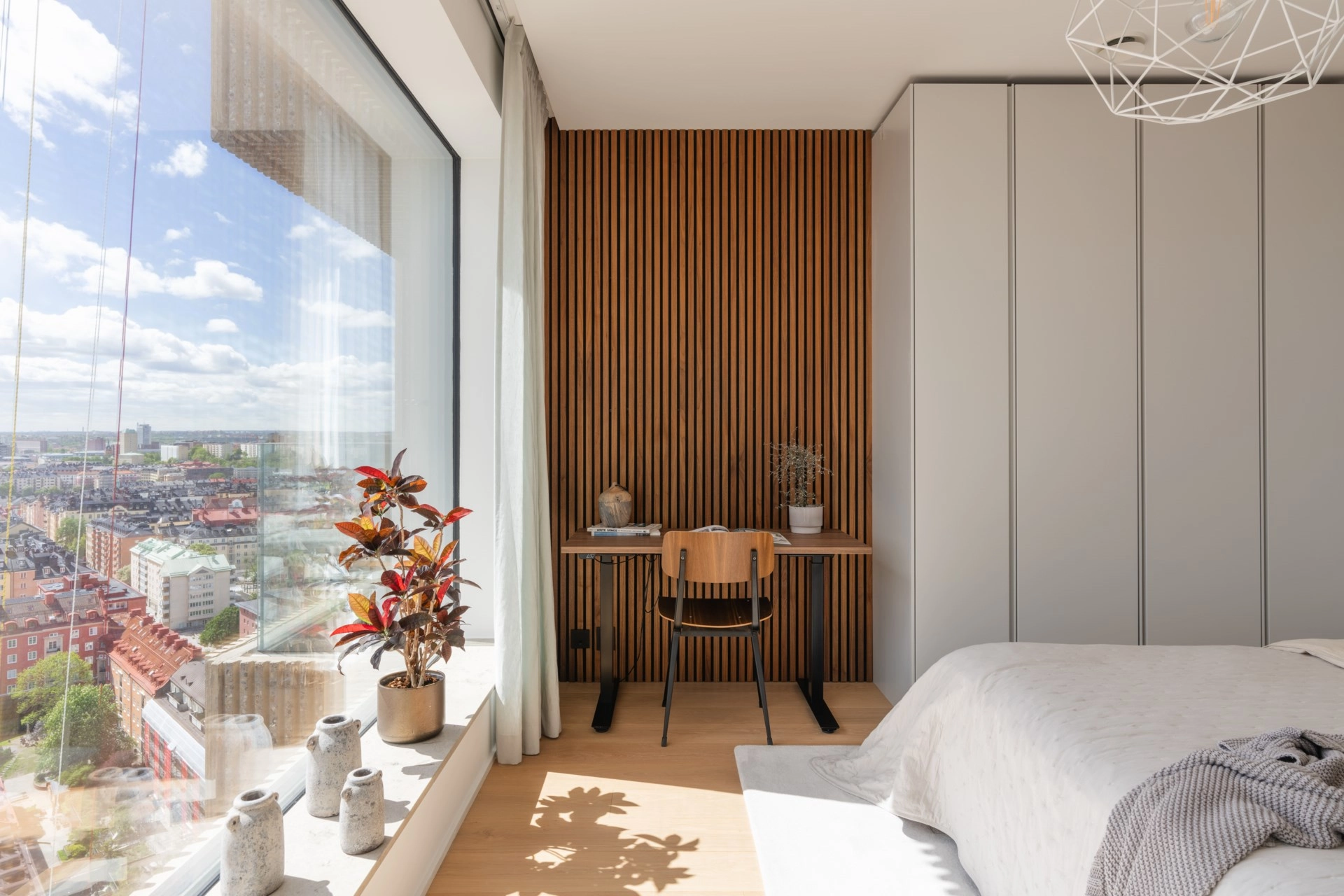 Våning 20 med söderterrass och utsikt över Stockholm!