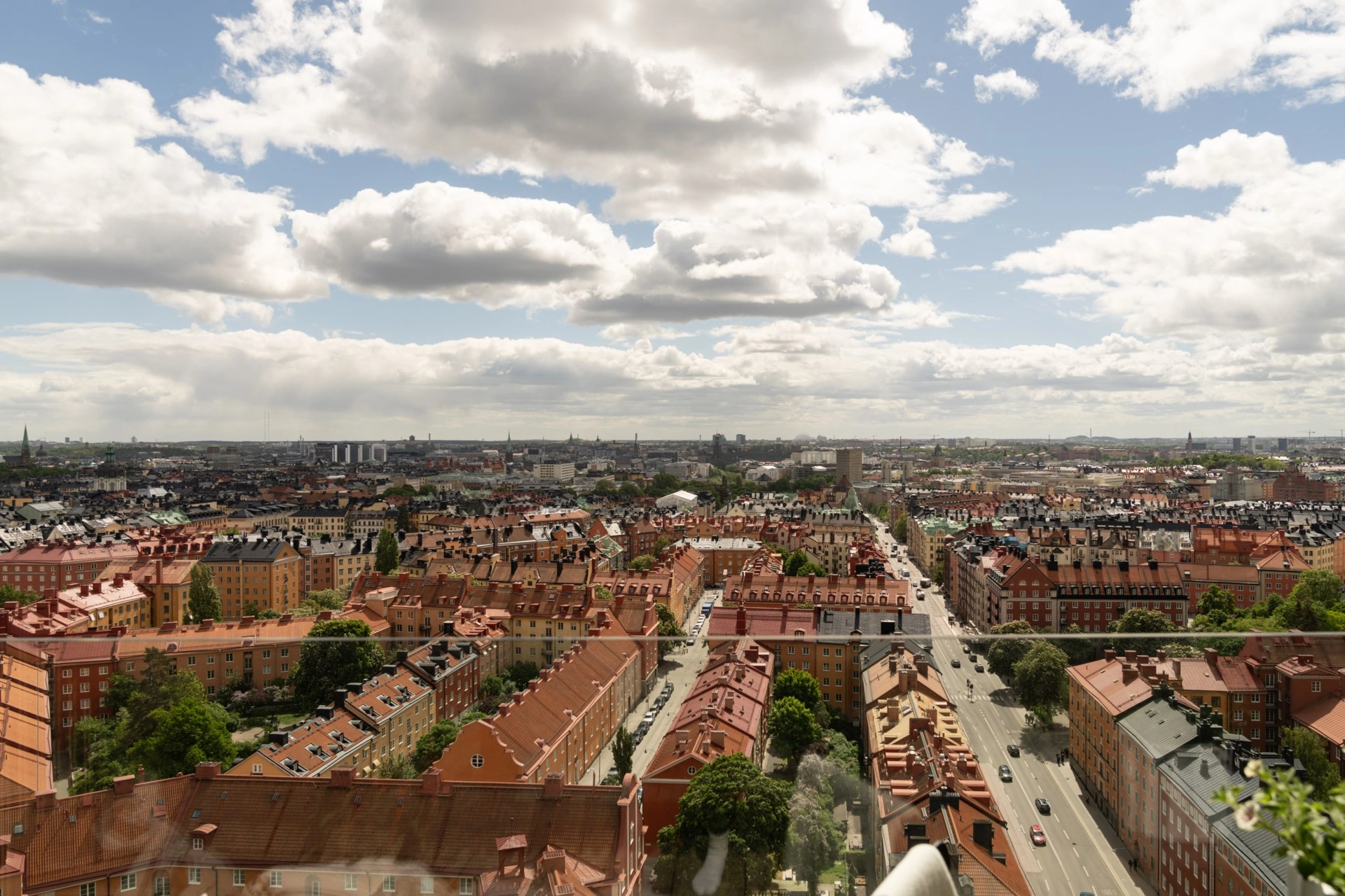 Våning 20 med söderterrass och utsikt över Stockholm!