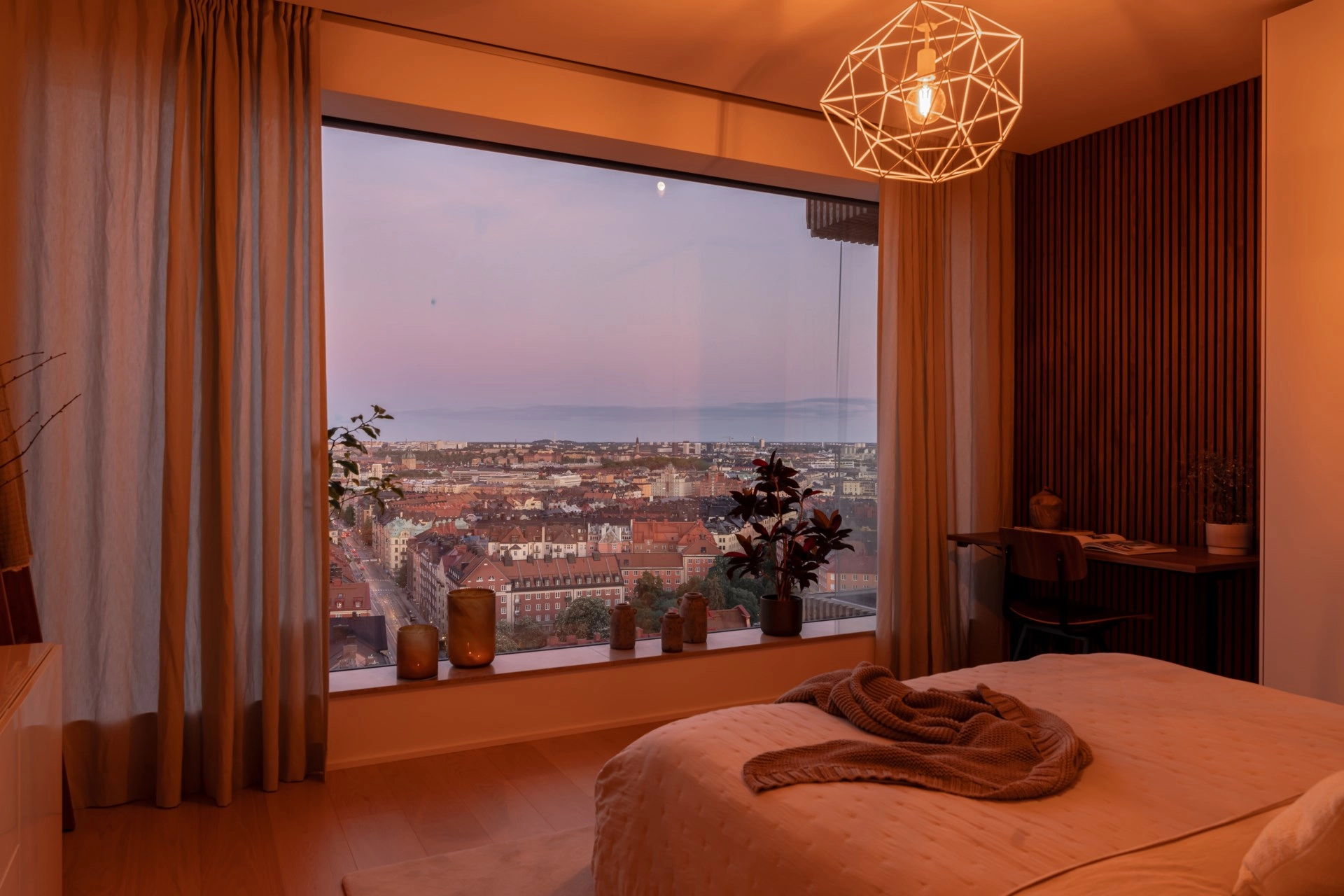 Våning 20 med söderterrass och utsikt över Stockholm!