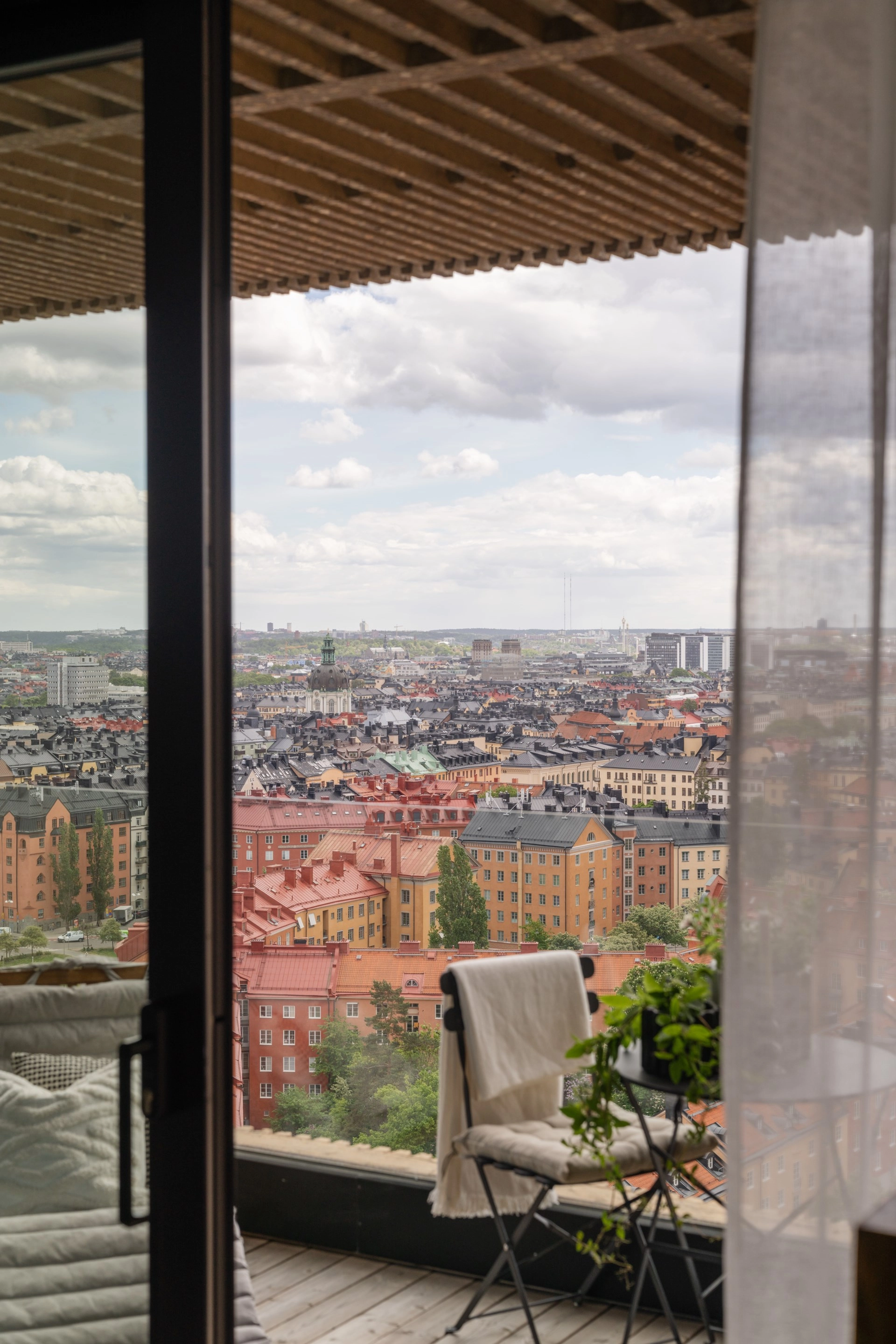 Våning 20 med söderterrass och utsikt över Stockholm!
