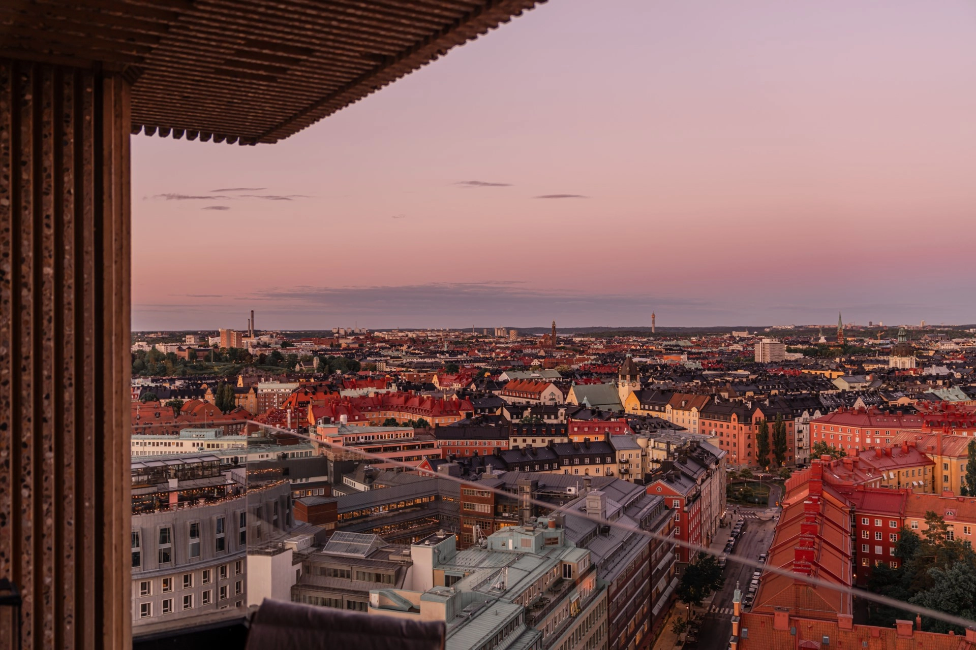 Våning 20 med söderterrass och utsikt över Stockholm!