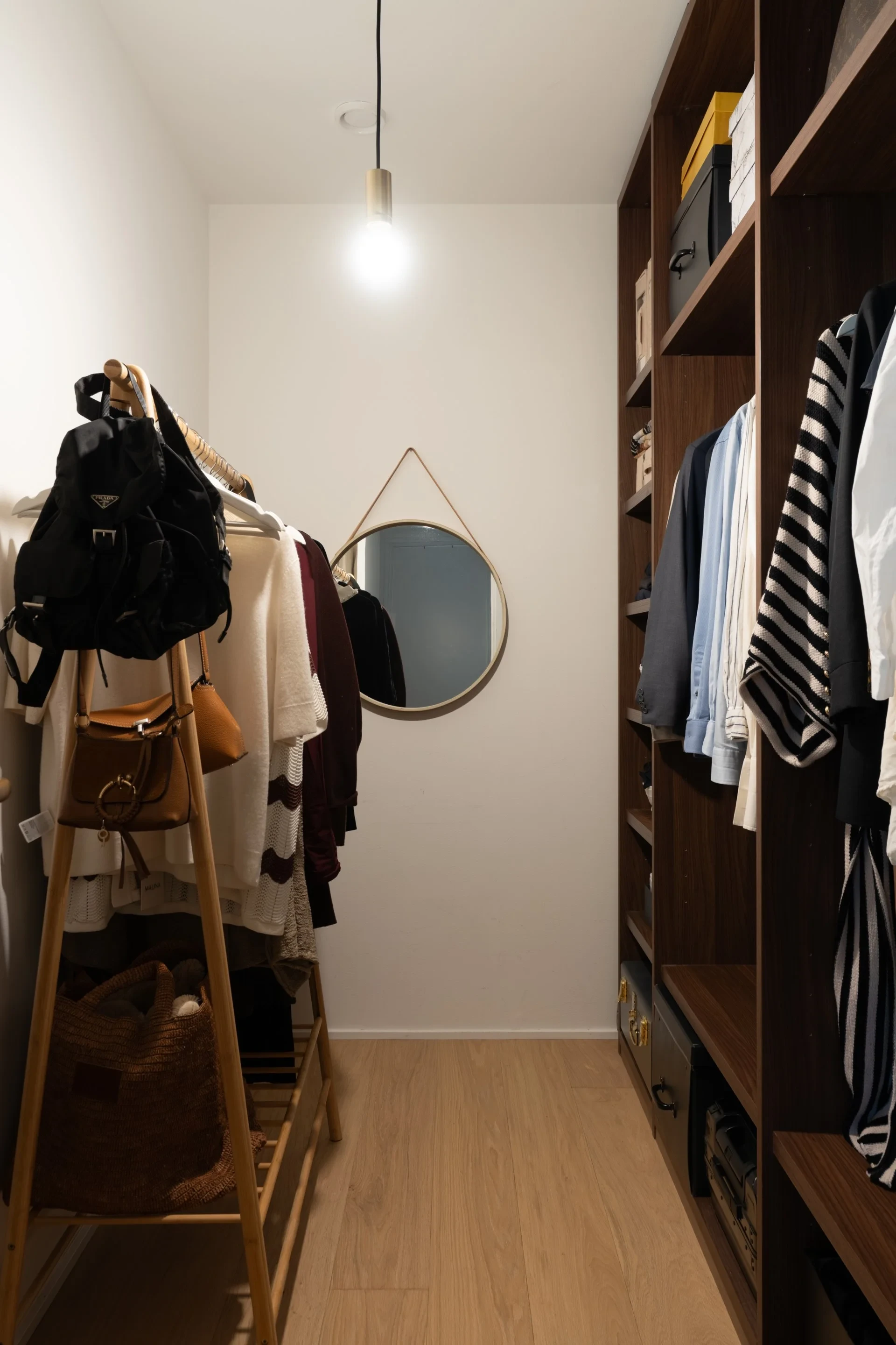 Exklusiv tvåa i Norra Tornen med walk-in closet, terrass och kvällssol!