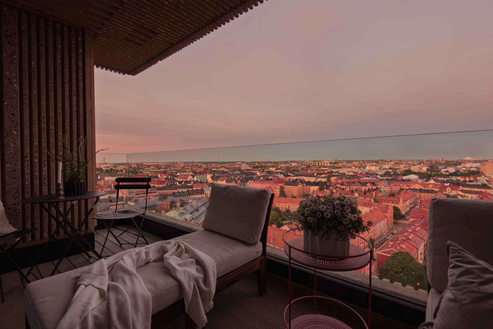 Spektakulär trea (möjlig fyra) med två balkonger och mildsvid utsikt på 20:e våningen!