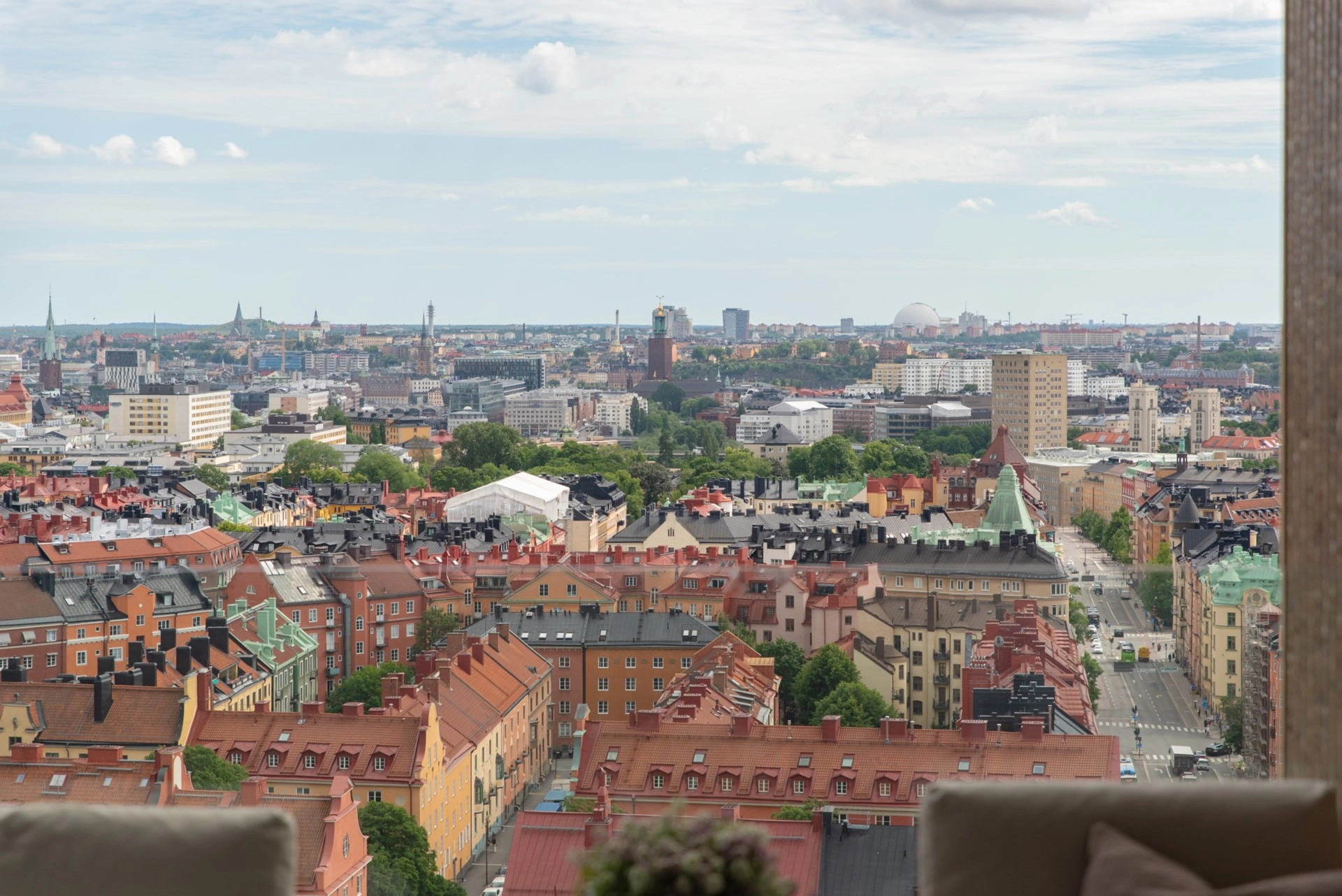 Spektakulär trea (möjlig fyra) med två balkonger och mildsvid utsikt på 20:e våningen!