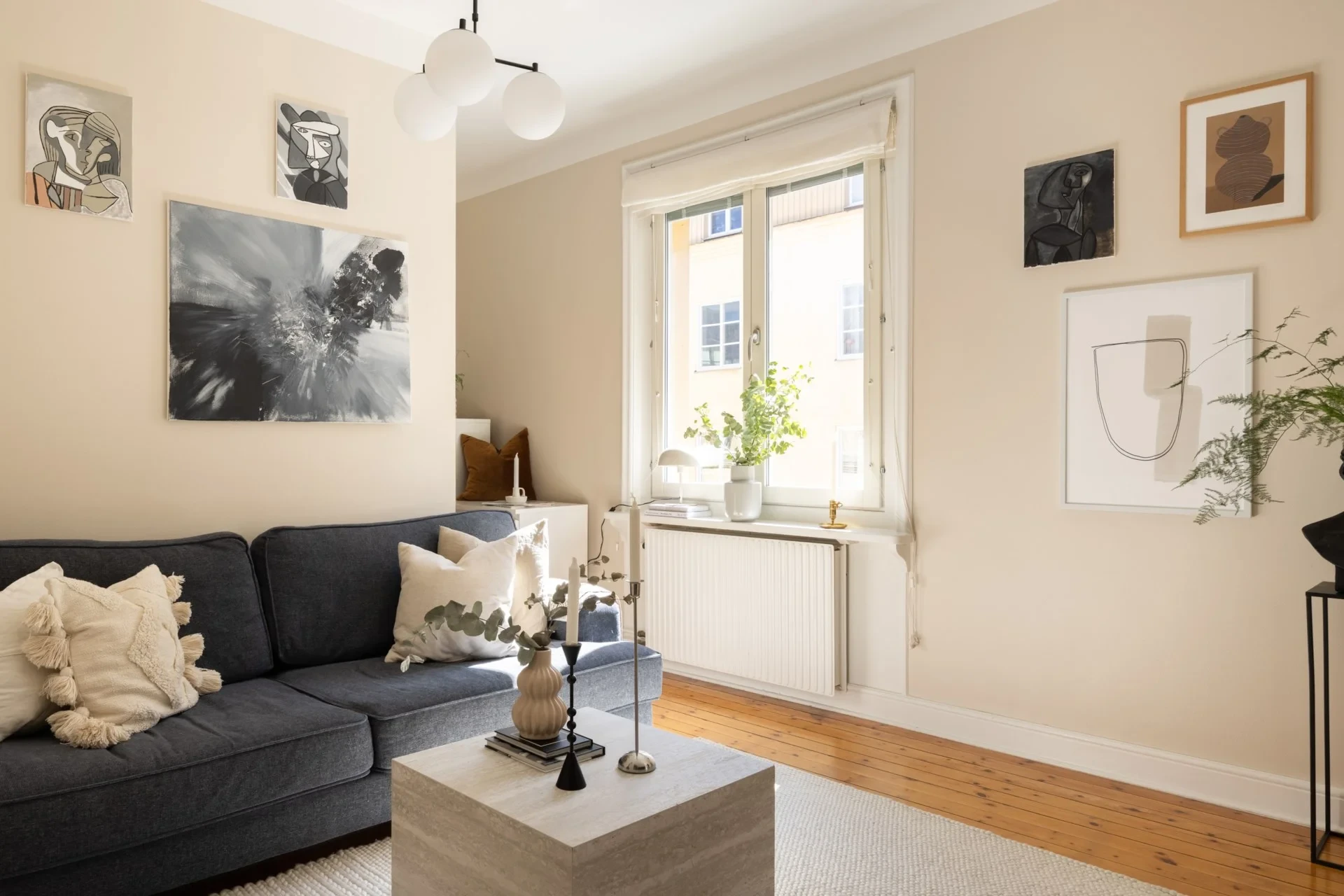 Torsgatan 42, 4/5 tr – sommarens ljusaste stadsoas med möjlighet till 2 rok