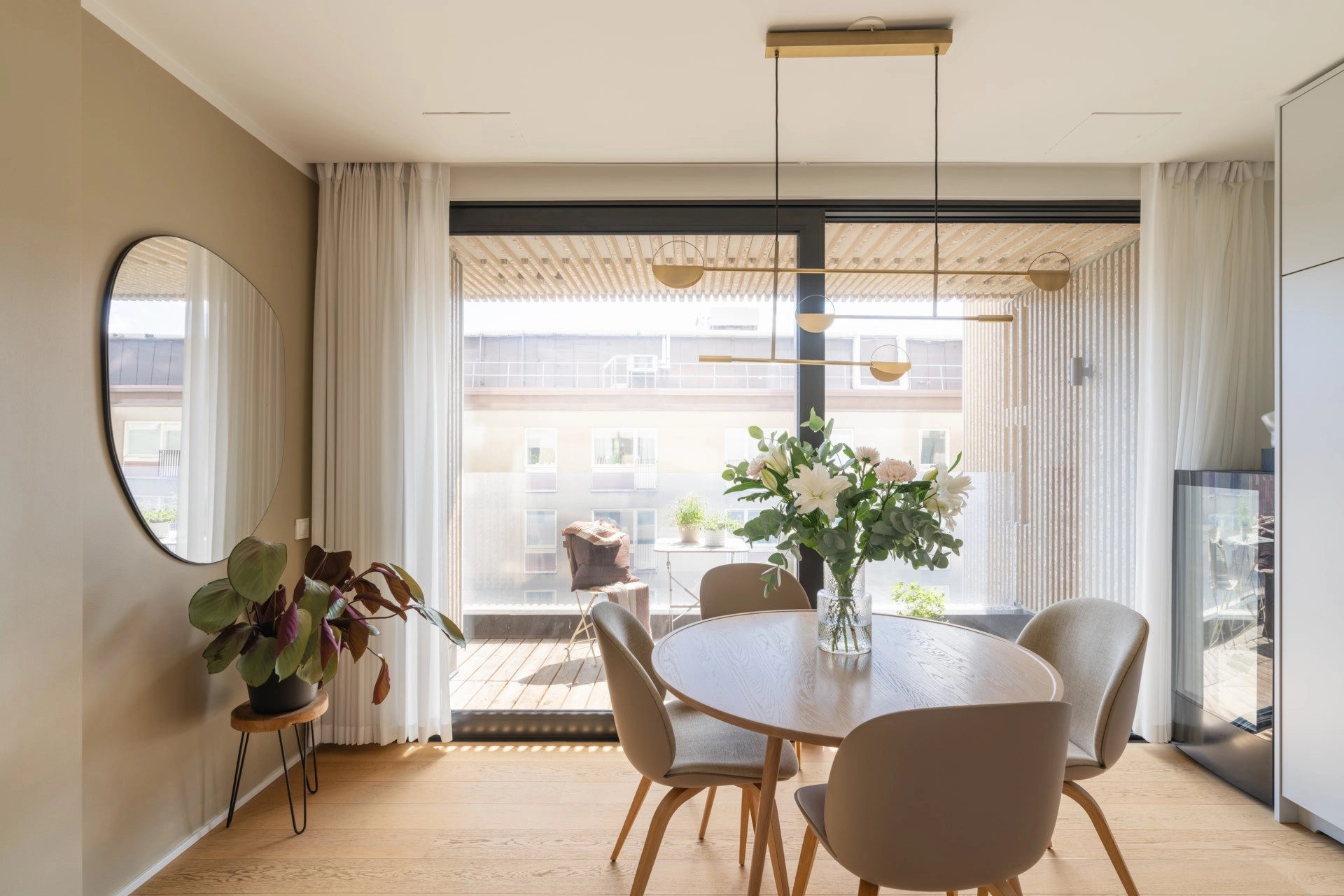 Ljus och exklusiv trea med 2 terrasser i söderläge!