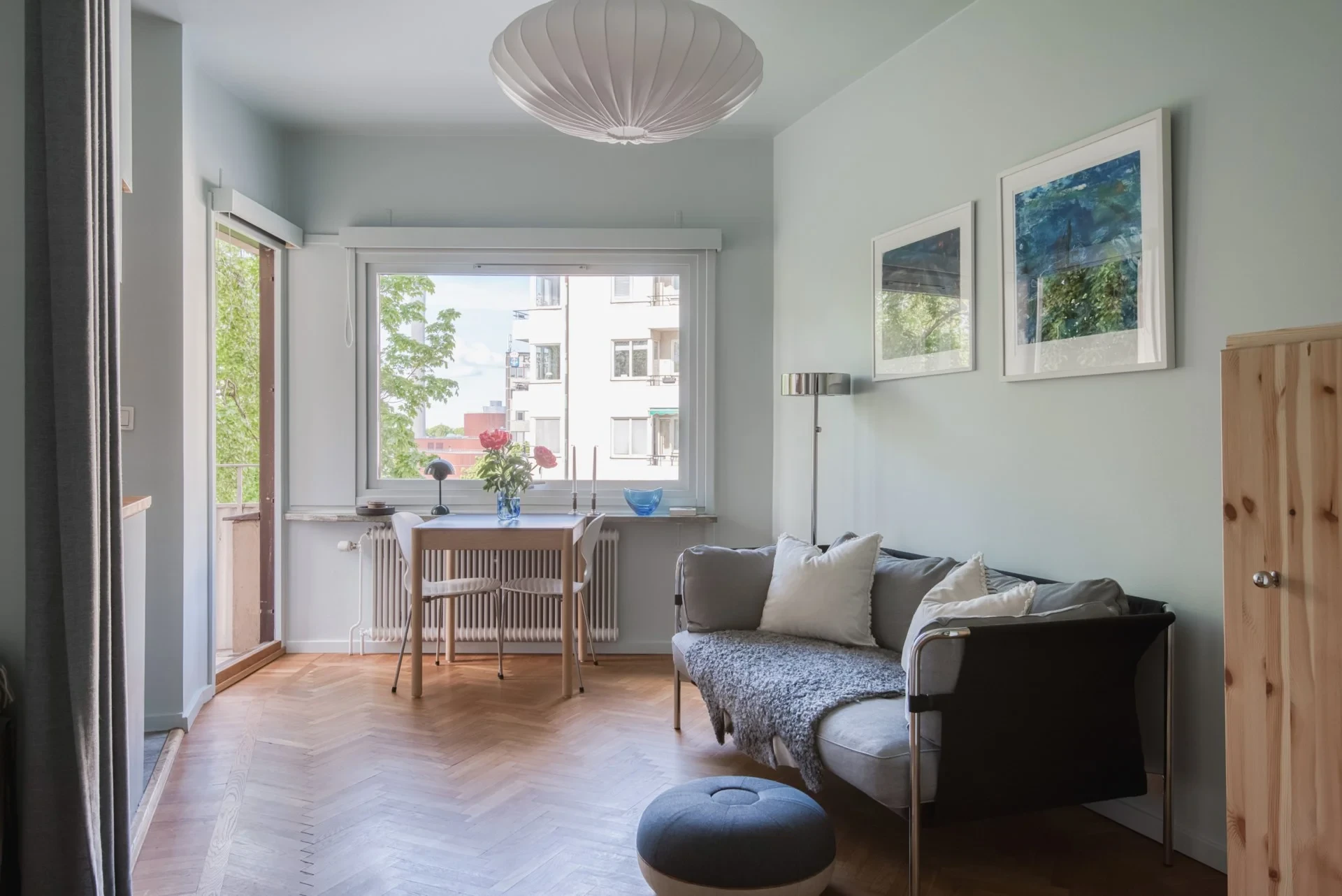 Fint renoverad etta med balkong och fint ljusinsläpp!