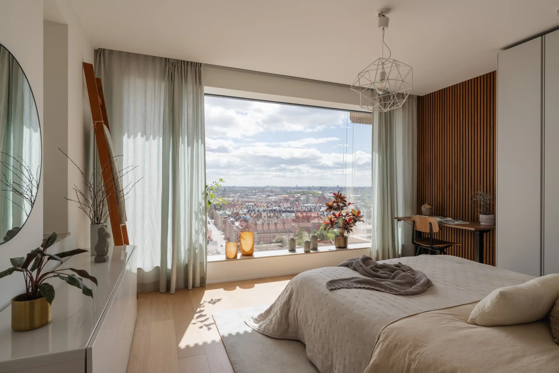 Våning 20 med söderterrass och utsikt över Stockholm!