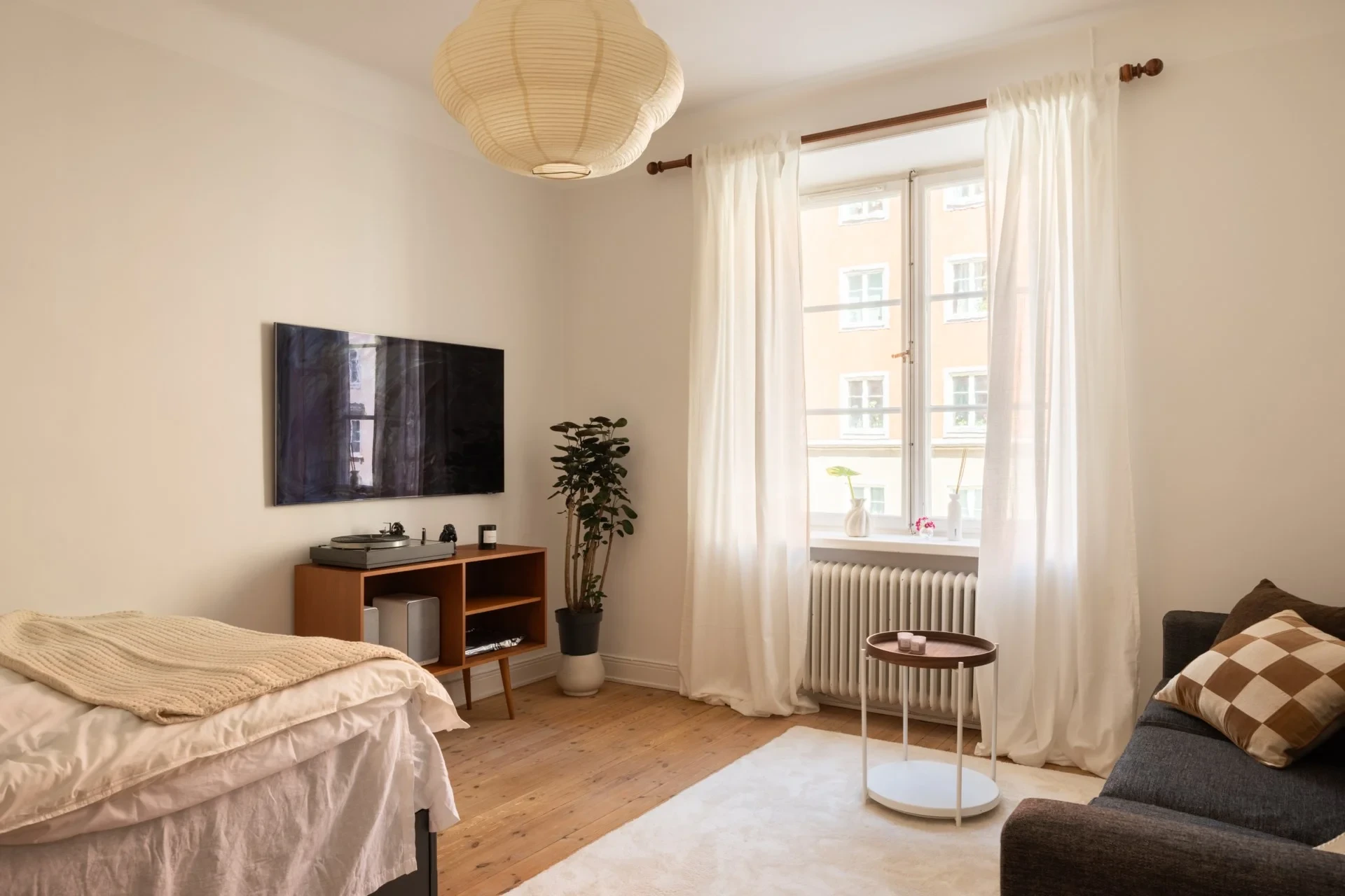 20-talscharm med ljus och smart planlösning!