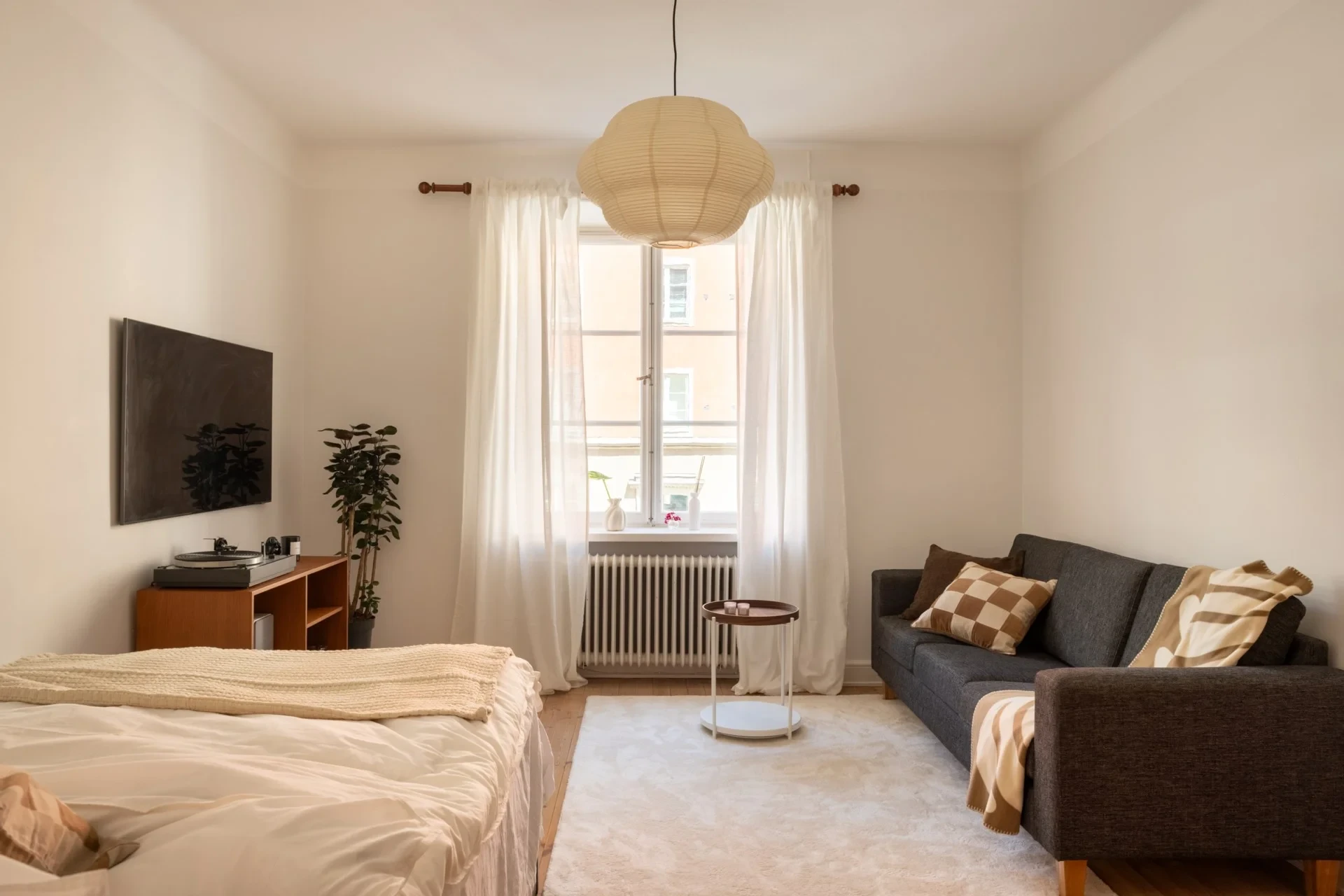 20-talscharm med ljus och smart planlösning!
