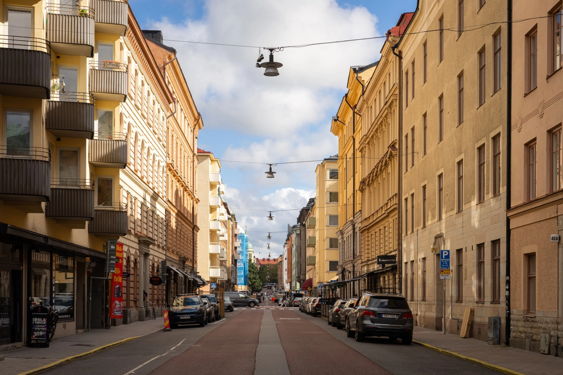 Högt upp med ljus, charm och utsikt över takåsarna