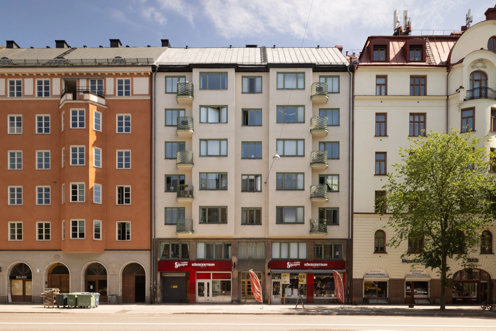 Högt upp med ljus, charm och utsikt över takåsarna
