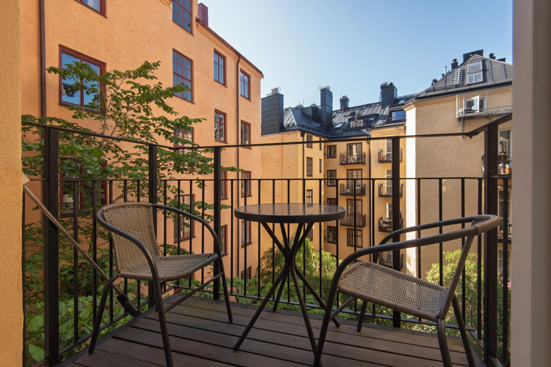 Eftertraktad sekelpärla med stor balkong i väst!