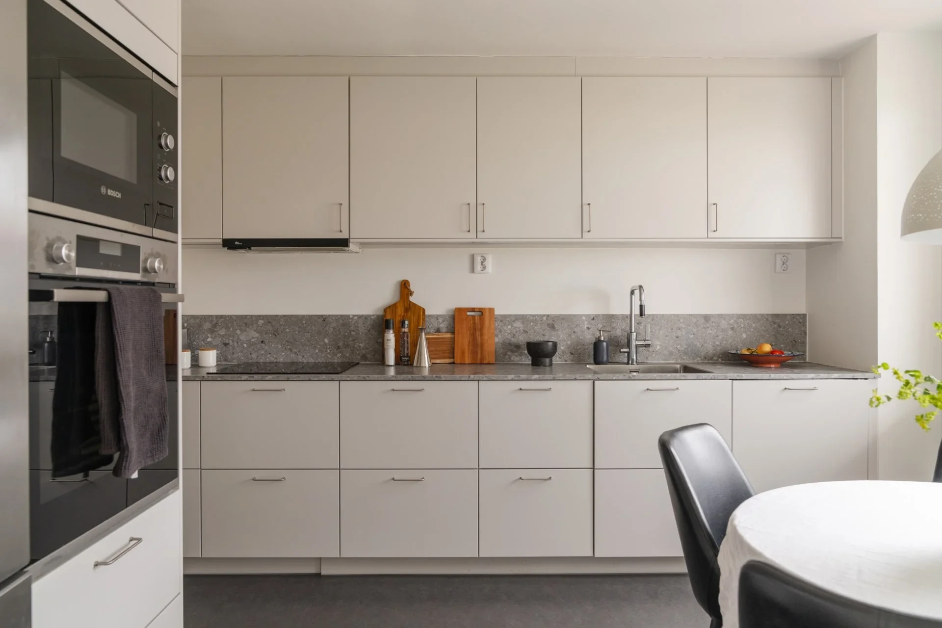 Drömboende i hjärtat av Birkastan – optimal trea med balkong i söderläge och garage!