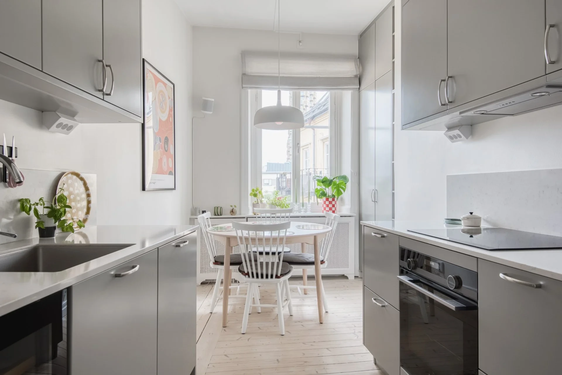 Sekelskiftesdröm högst upp i huset med balkong i sydväst!