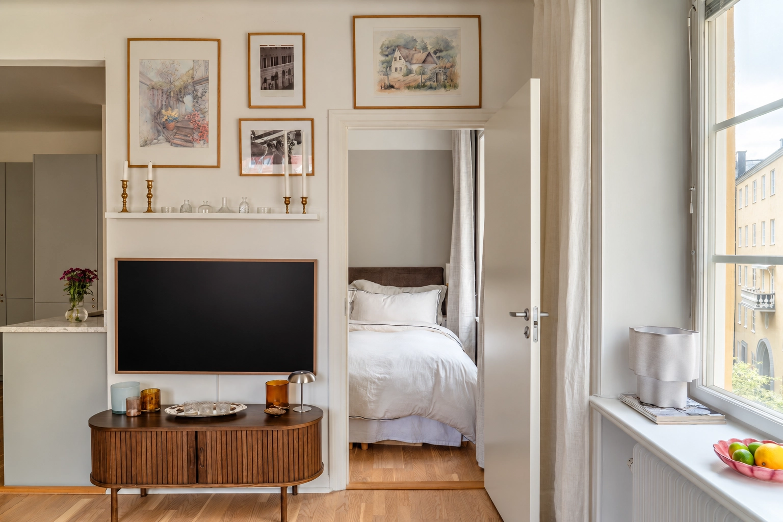 Sekelskiftesromantik med modern elegans på Birger Jarlsgatan