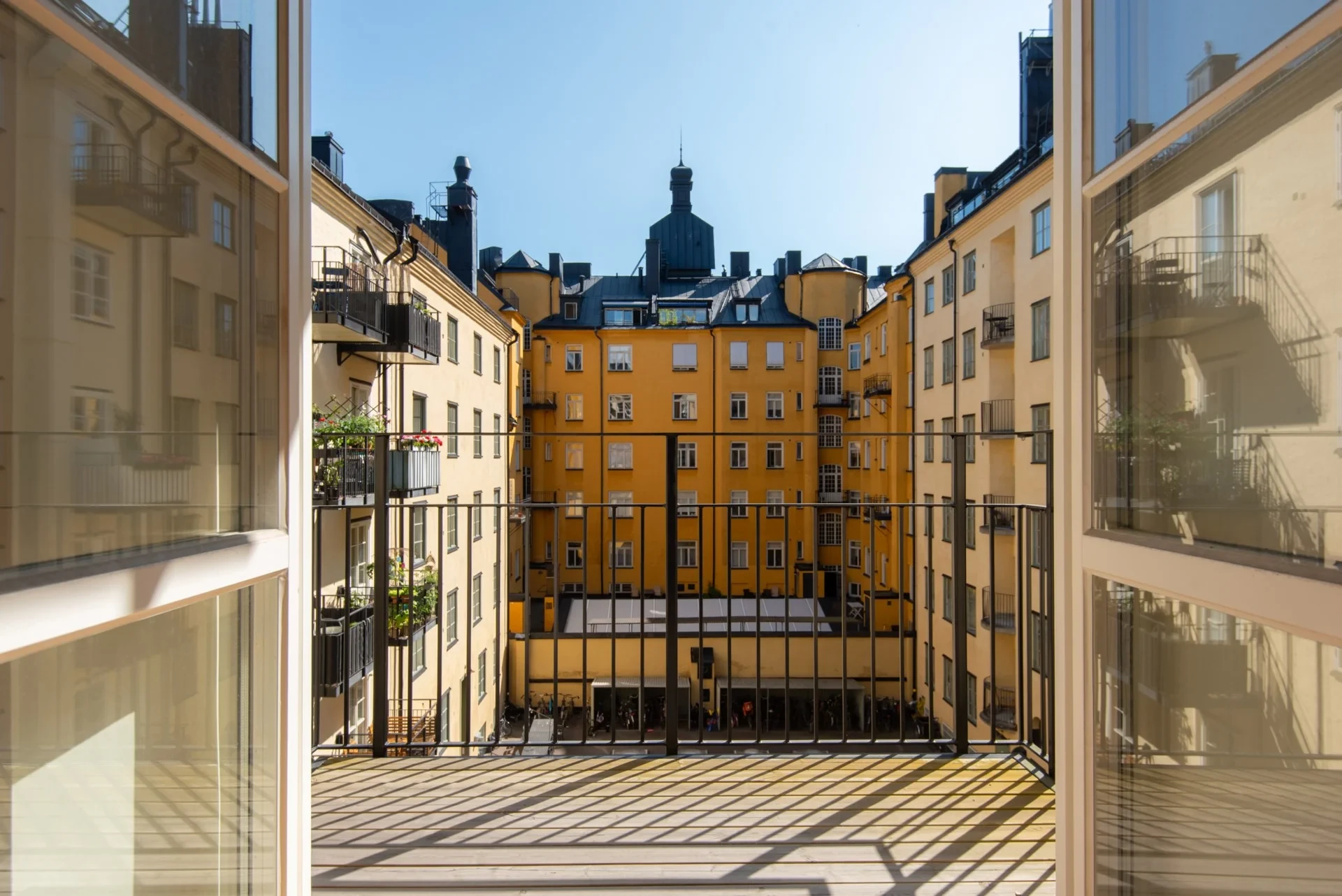 Charmig Söderpärla med balkong, öppen spis och möjlighet till 3 rok