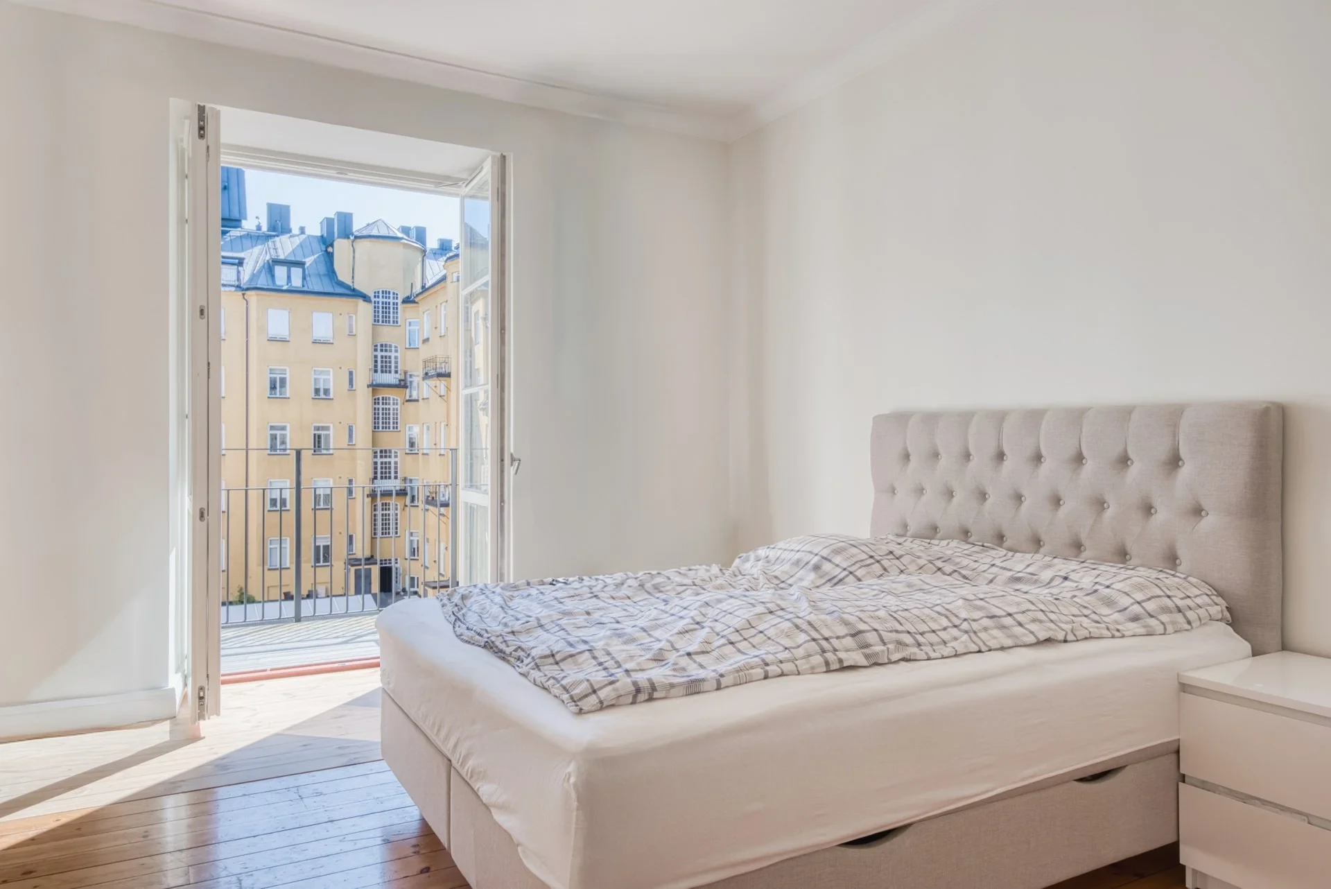 Charmig Söderpärla med balkong, öppen spis och möjlighet till 3 rok
