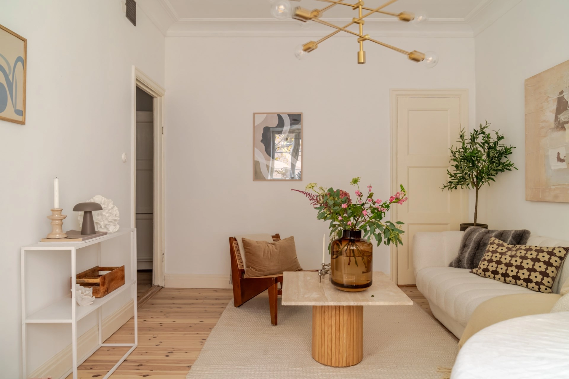 Birger Jarlsgatan 104M – Sommarromantik och tidlös elegans
