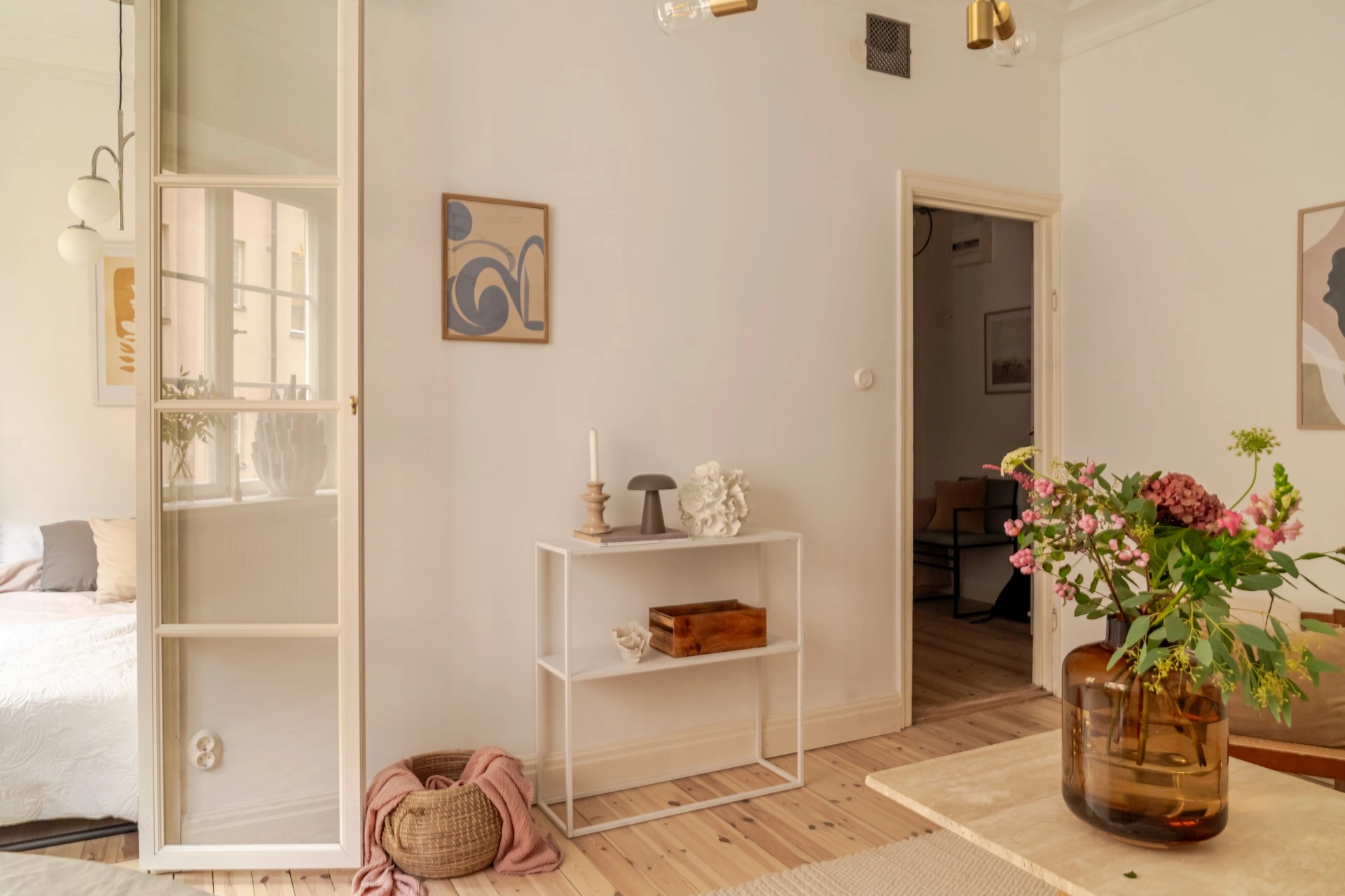 Birger Jarlsgatan 104M – Sommarromantik och tidlös elegans