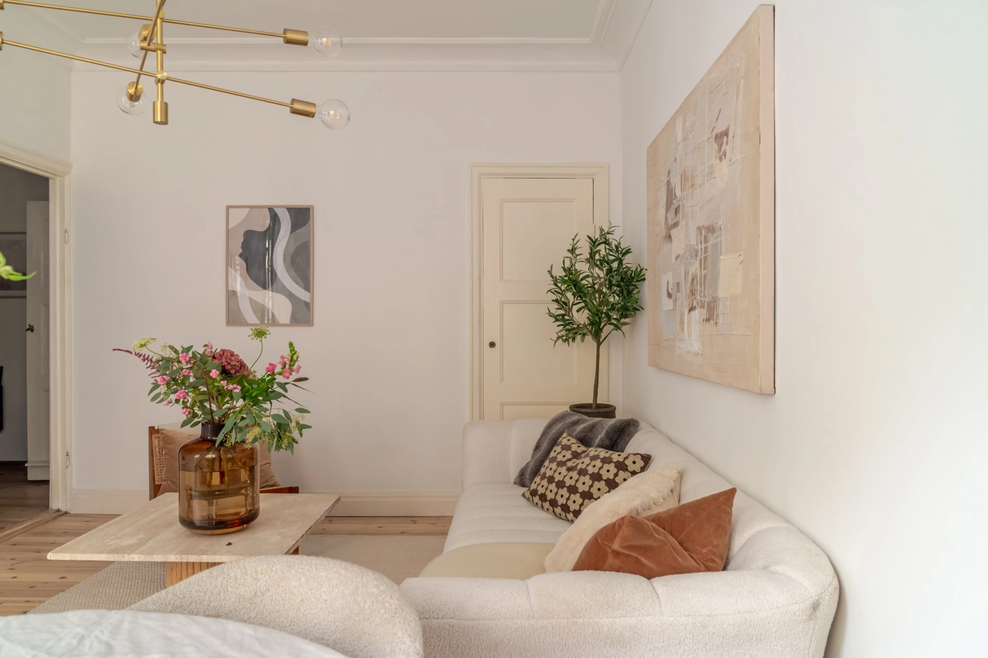 Birger Jarlsgatan 104M – Sommarromantik och tidlös elegans