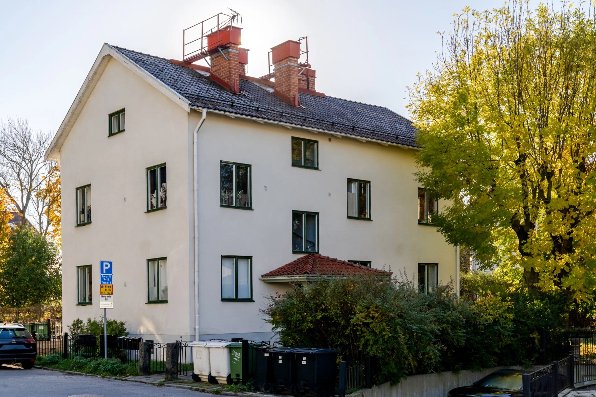 30-talscharm att förälska sig i – lugnt läge nära Sundbyberg